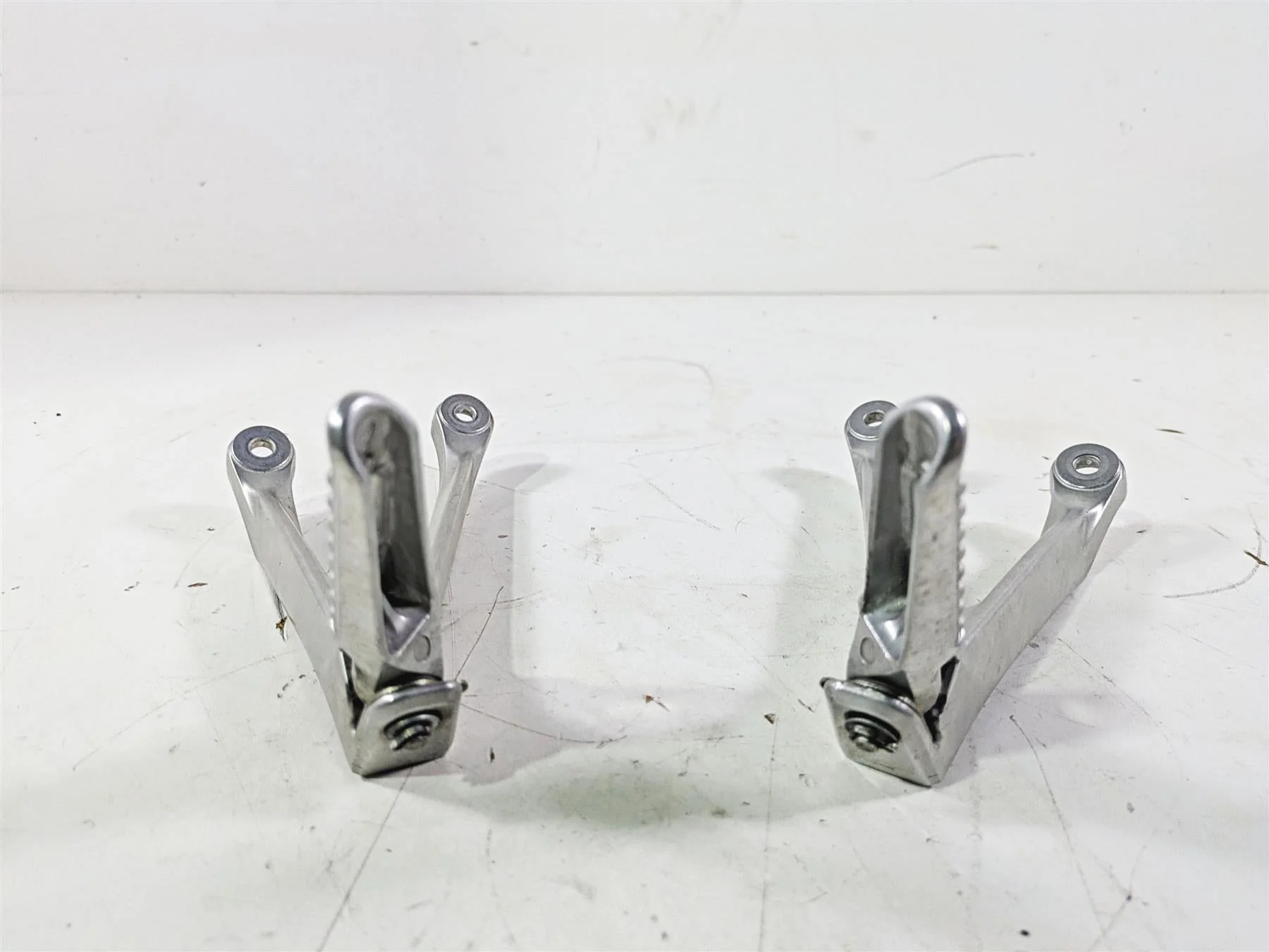 2008 Honda CBR1000RR SC59 Rear Passenger Footpeg Set 50750-MFL-000 50760-MFL-000 - Image 7