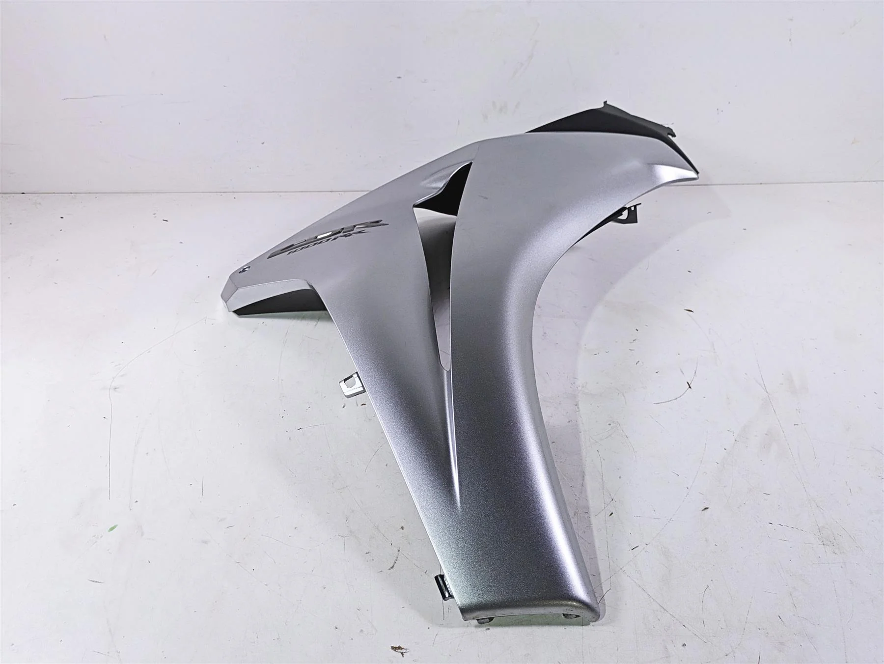 2008 Honda CBR1000RR SC59 Right Main Fairing Cover Cowl 64350-MFL-670 - Image 10