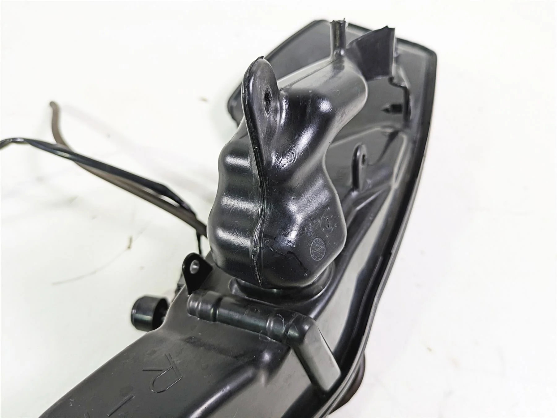 2008 Honda CBR1000RR SC59 Right Upper Air Intake Duct - Read 64330-MFL-672 - Image 11