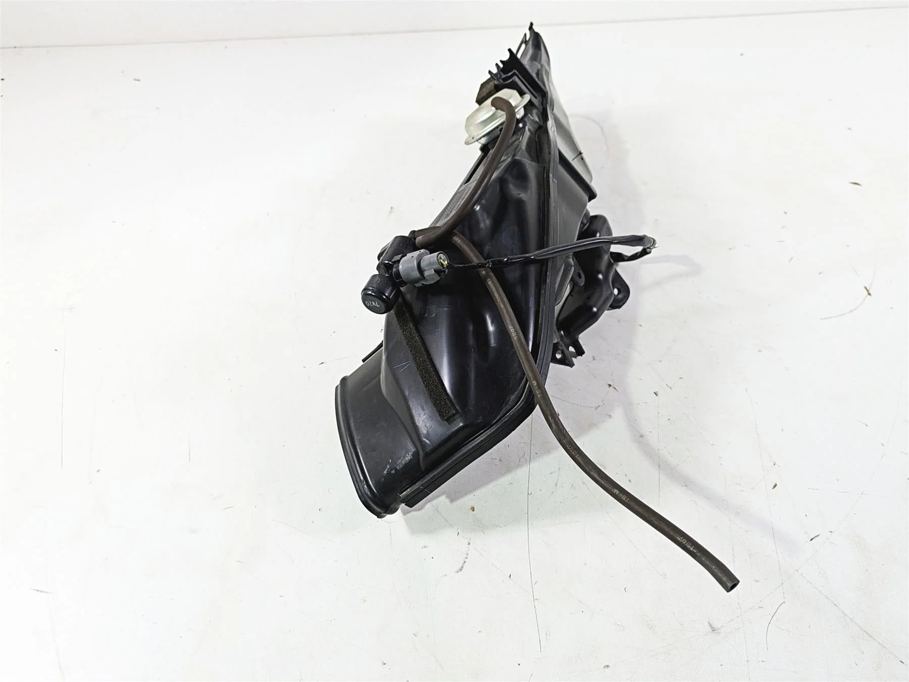 2008 Honda CBR1000RR SC59 Right Upper Air Intake Duct - Read 64330-MFL-672 - Image 2