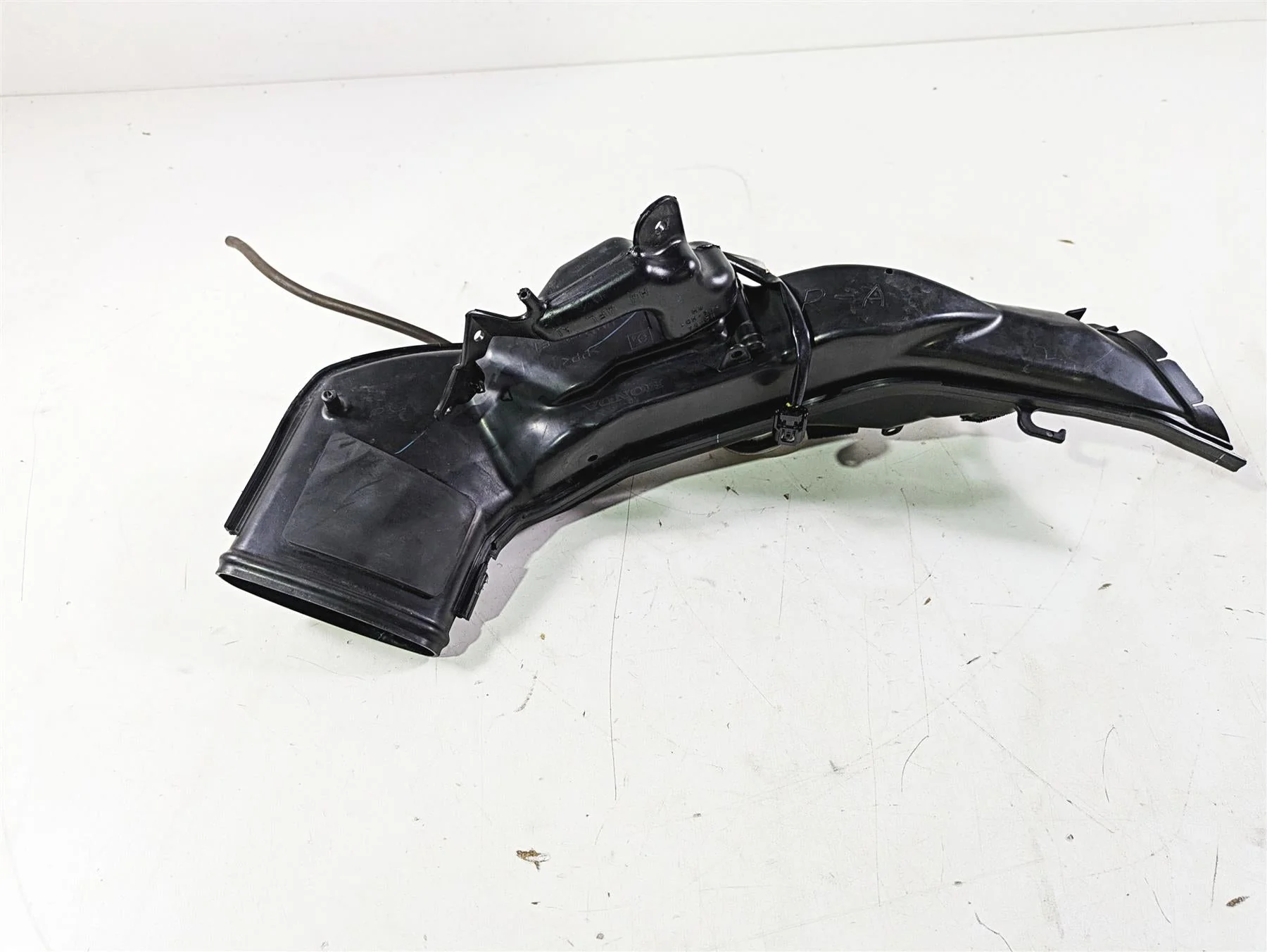 2008 Honda CBR1000RR SC59 Right Upper Air Intake Duct - Read 64330-MFL-672 - Image 5
