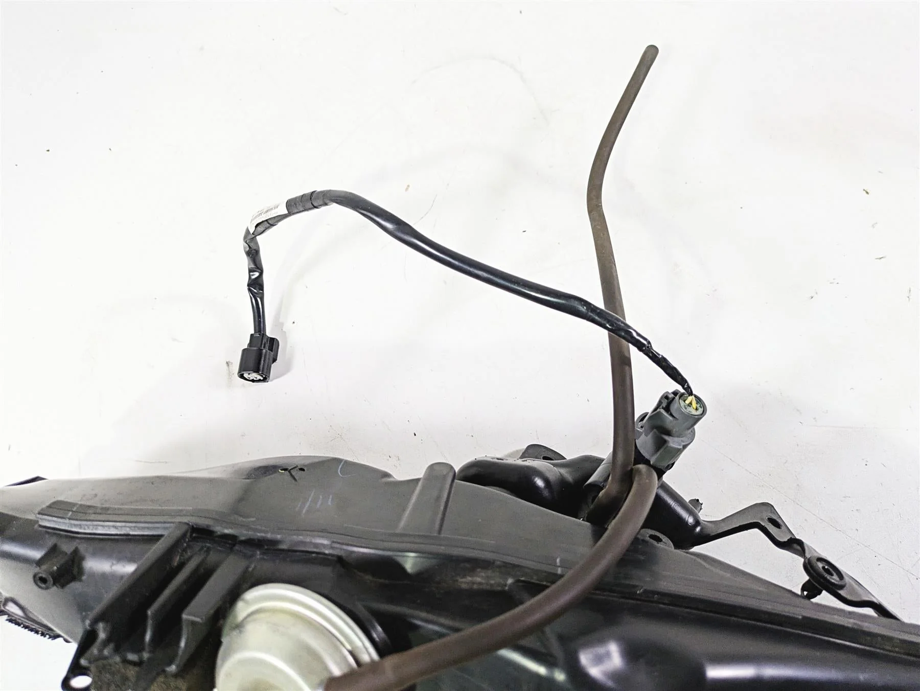 2008 Honda CBR1000RR SC59 Right Upper Air Intake Duct - Read 64330-MFL-672 - Image 9