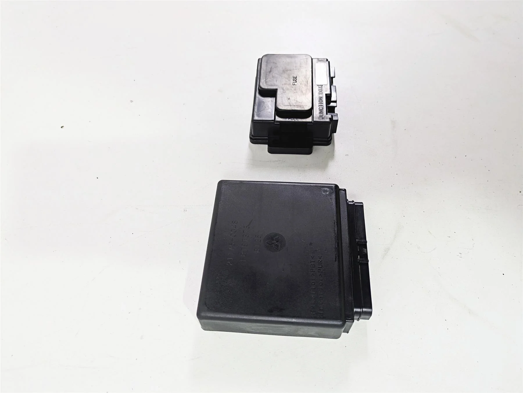 2008 Kawasaki VN1600 Vulcan Nomad Cdi Control Module & Junction Box 21175-0048 - Image 2