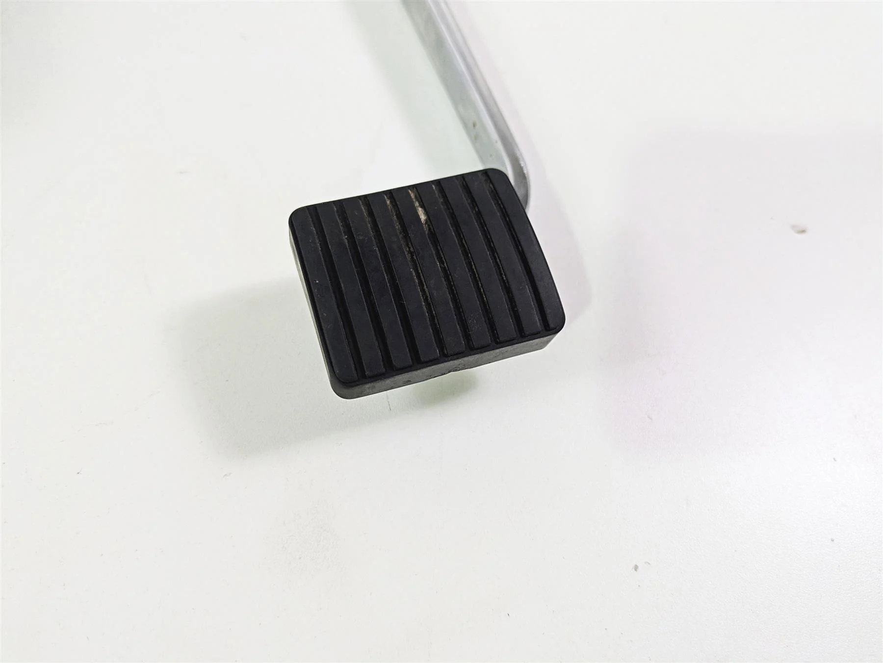 2008 Kawasaki VN1600 Vulcan Nomad Front Left Floorboard & Shifter Set 34003-0061 - Image 5