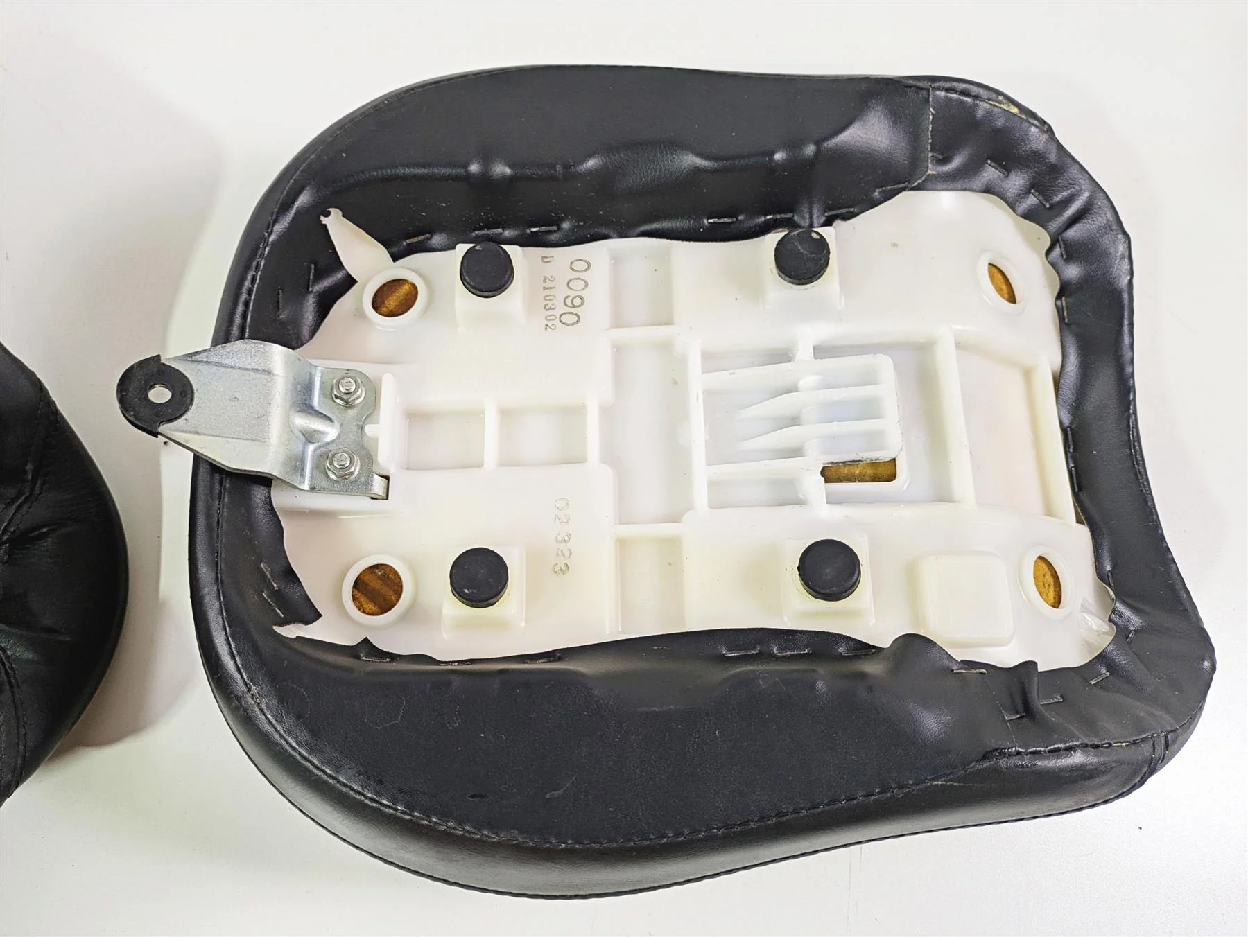 2008 Kawasaki VN1600 Vulcan Nomad Front Rear Seat Saddle Set 53066-0054-MA - Image 9