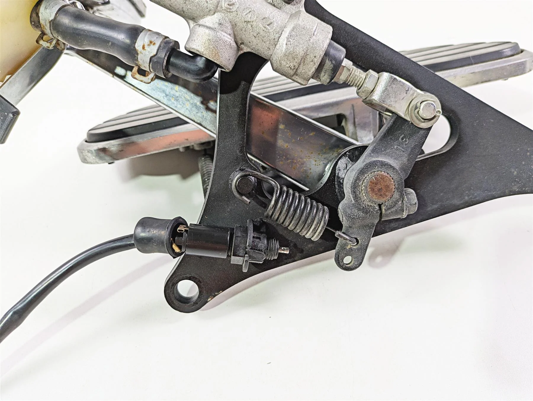 2008 Kawasaki VN1600 Vulcan Nomad Right Front Floorboard Set 34003-0062 - Image 12