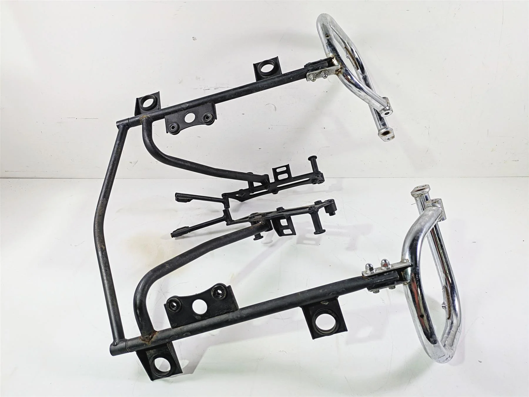 2008 Kawasaki VN1600 Vulcan Nomad Saddlebag Rack Carrier Pannier Set 39137-0009 - Image 11