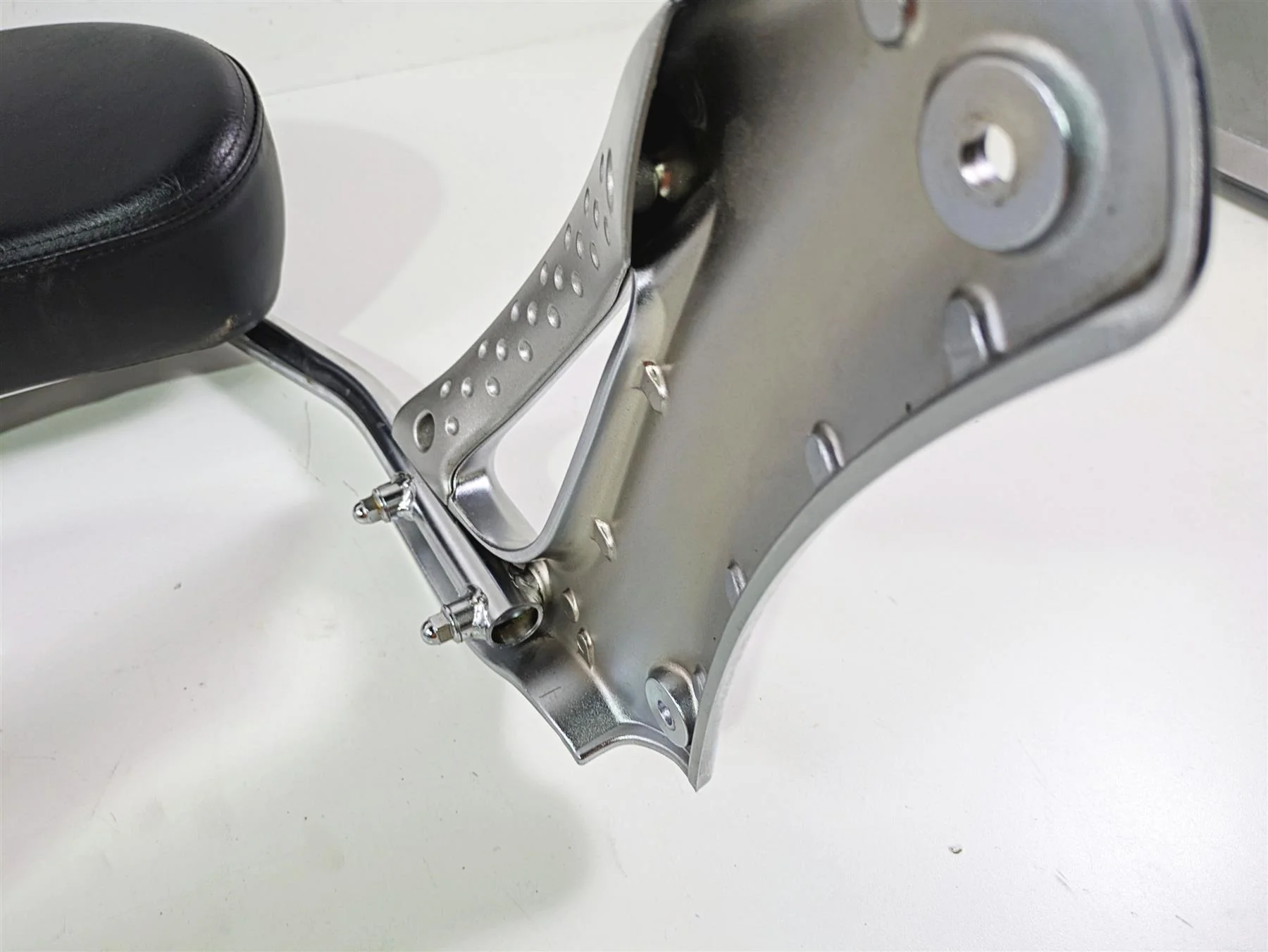2008 Kawasaki VN1600 Vulcan Nomad Sissybar Passenger Back Rest 39137-0009 - Image 8