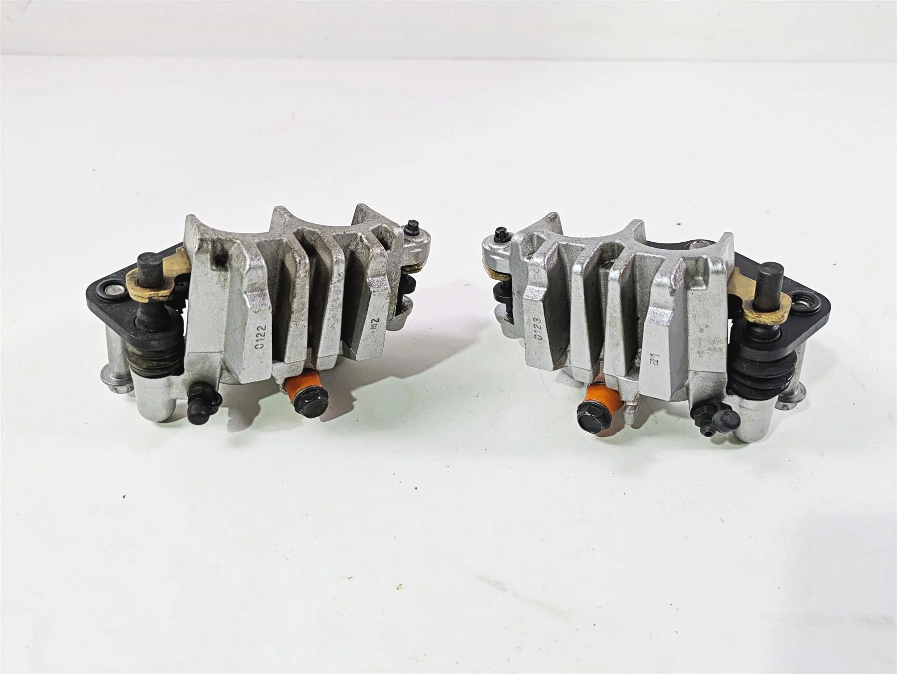 2008 Kawasaki VN1600 Vulcan Nomad Tokico Front Brake Caliper Set 43044-1115 - Image 12