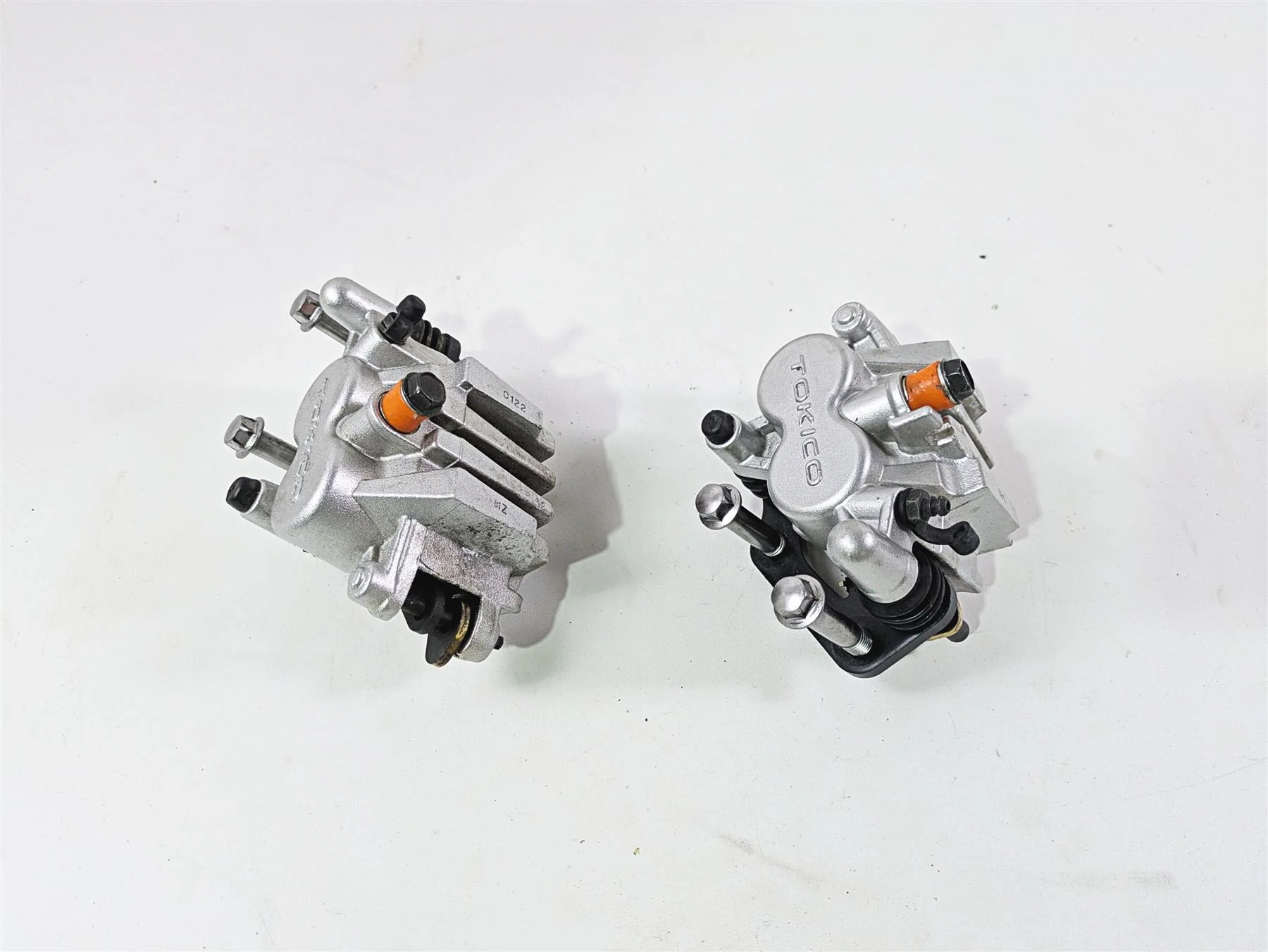 2008 Kawasaki VN1600 Vulcan Nomad Tokico Front Brake Caliper Set 43044-1115 - Image 2