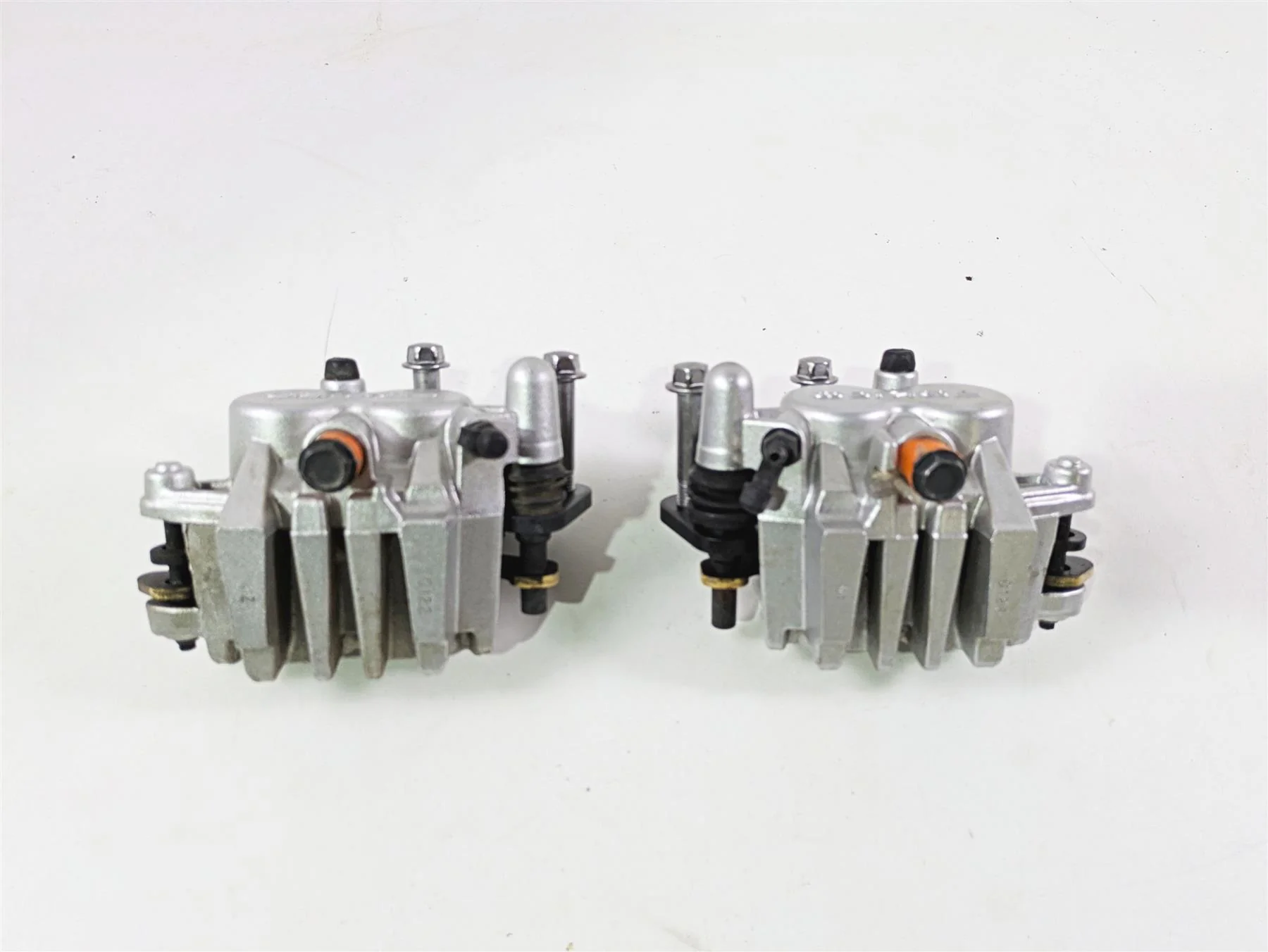 2008 Kawasaki VN1600 Vulcan Nomad Tokico Front Brake Caliper Set 43044-1115 - Image 3