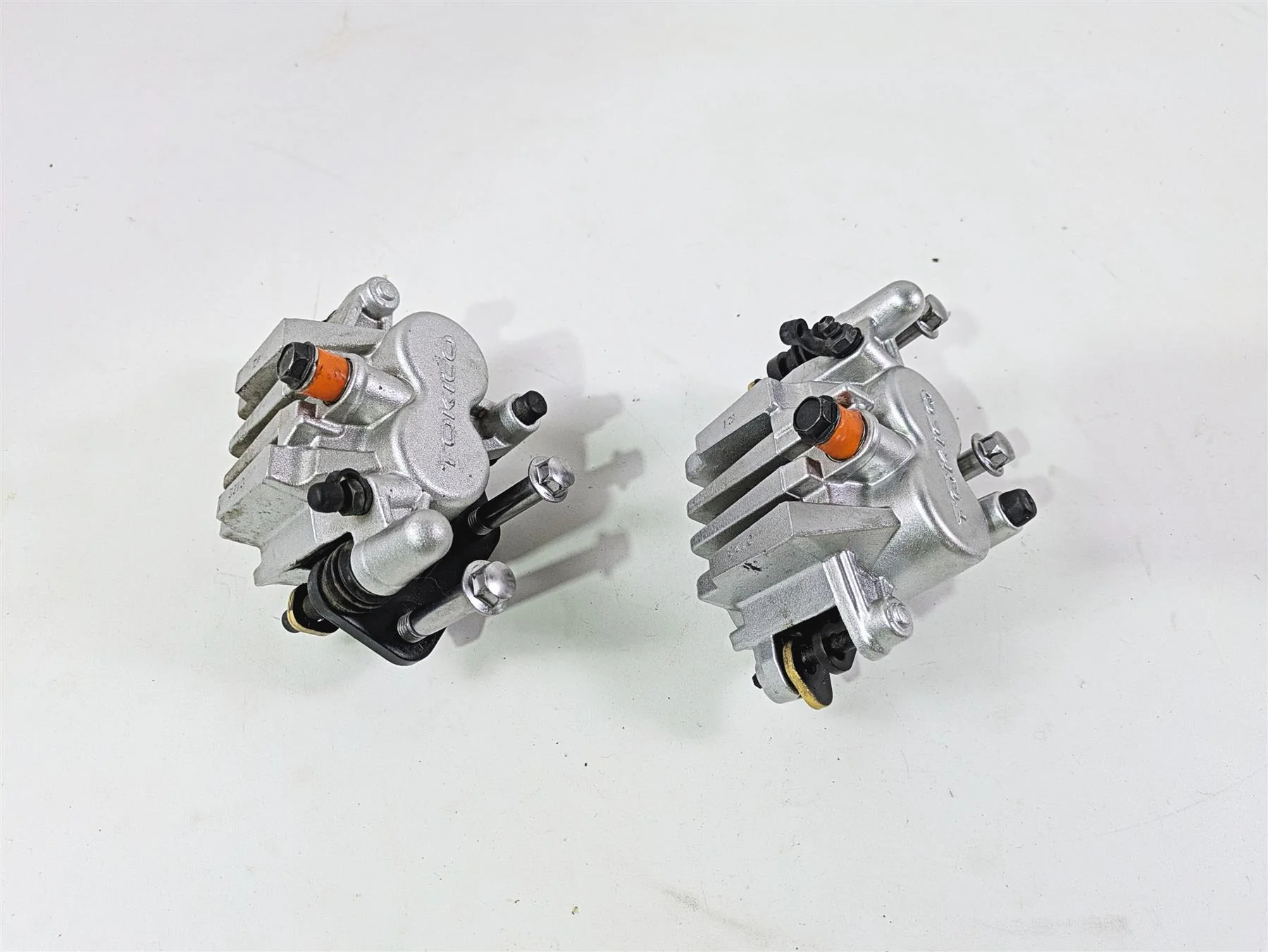 2008 Kawasaki VN1600 Vulcan Nomad Tokico Front Brake Caliper Set 43044-1115 - Image 4