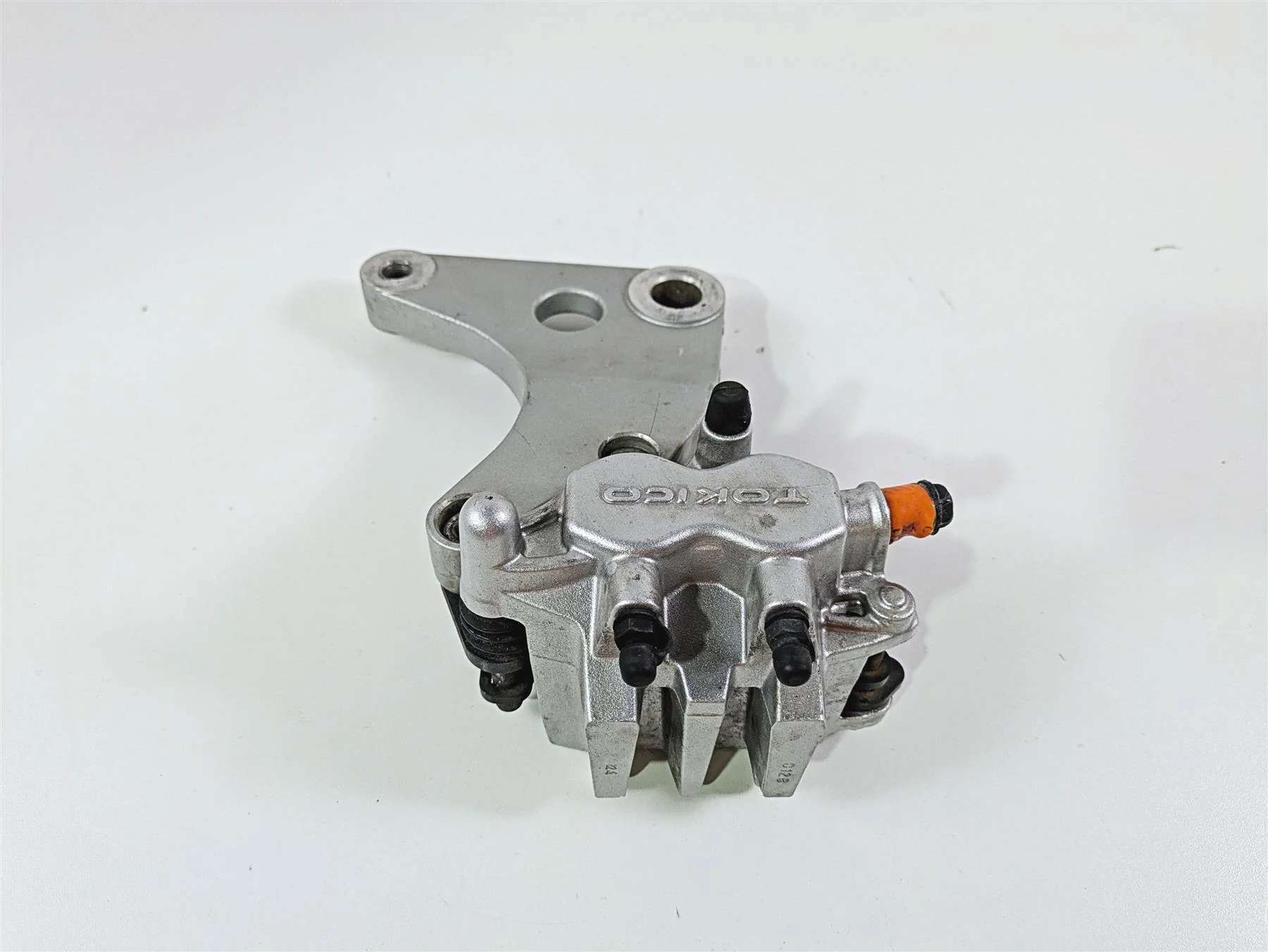 2008 Kawasaki VN1600 Vulcan Nomad Tokico Rear Brake Caliper 43080-5098-GN - Image 3