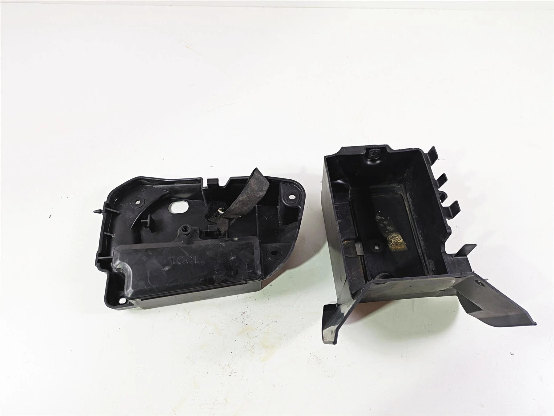 2008 Kawasaki VN1600 Vulcan Nomad Tool Kit & Plastic Carrier Set 32098-1137 - Image 12