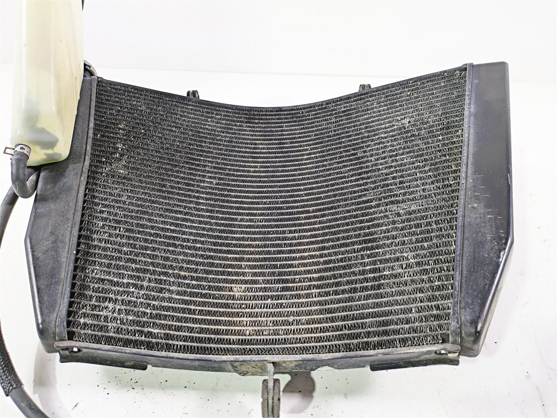 2008 Suzuki GSXR600 Radiator Fan Reservoir Set - No Leaks 17710-01H10 - Image 4
