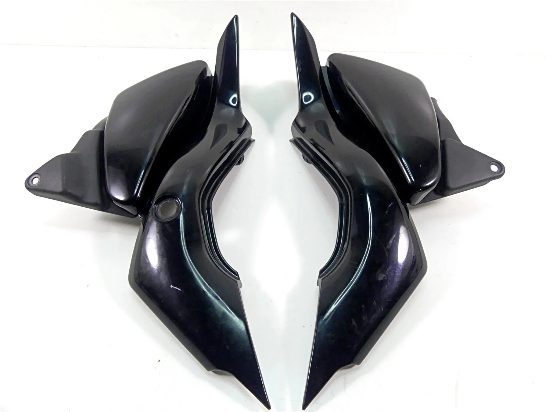 2008 Suzuki M109R VZR1800 Between Leg Side Cover Fairing Set 47211-48G00
