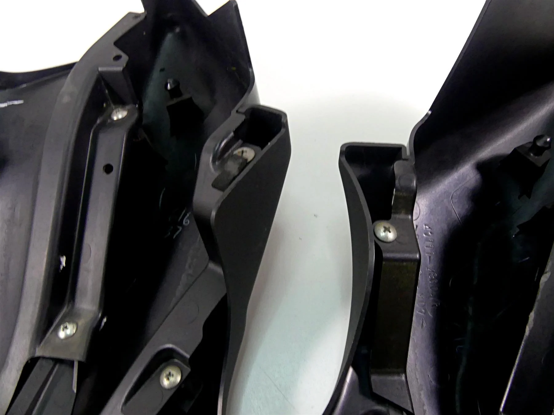 2008 Suzuki M109R VZR1800 Between Leg Side Cover Fairing Set 47211-48G00 - Image 11