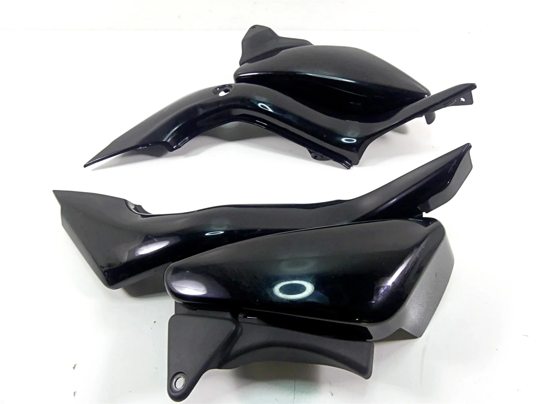 2008 Suzuki M109R VZR1800 Between Leg Side Cover Fairing Set 47211-48G00 - Image 2