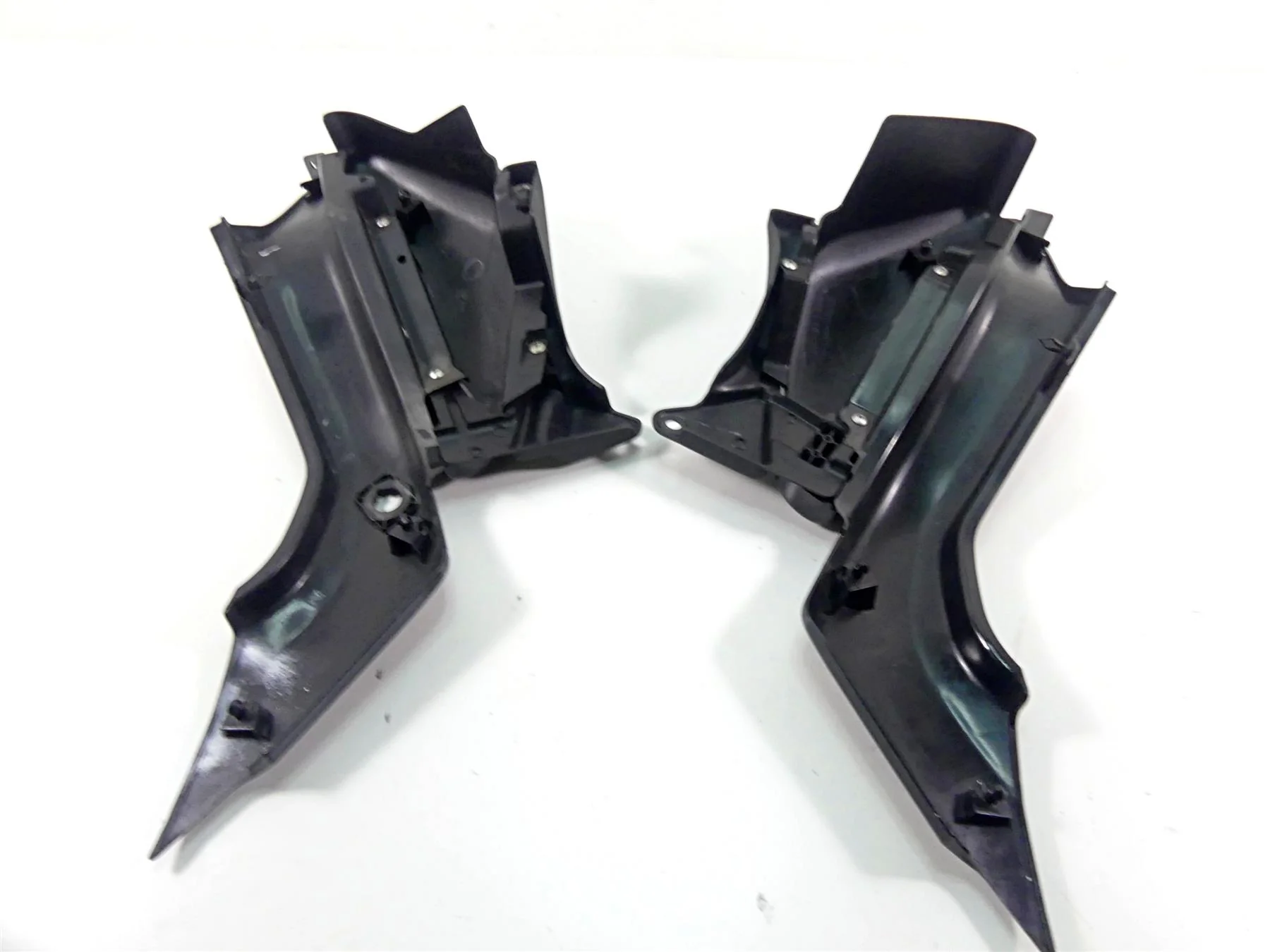 2008 Suzuki M109R VZR1800 Between Leg Side Cover Fairing Set 47211-48G00 - Image 8