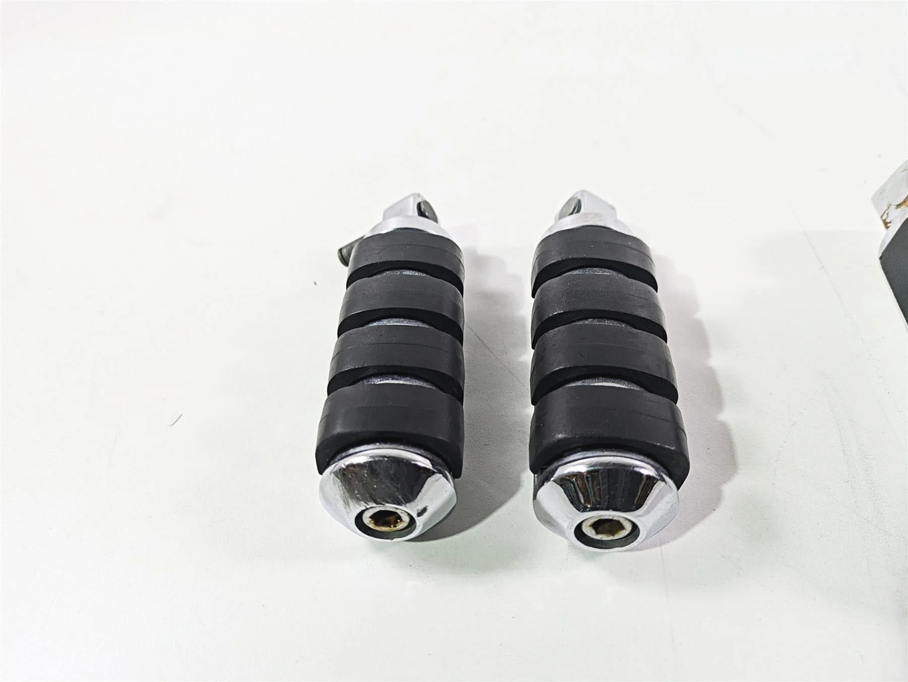2008 Suzuki M109R VZR1800 Kuryakyn Small Iso Foot Peg Footpeg Footrest Set - Image 6