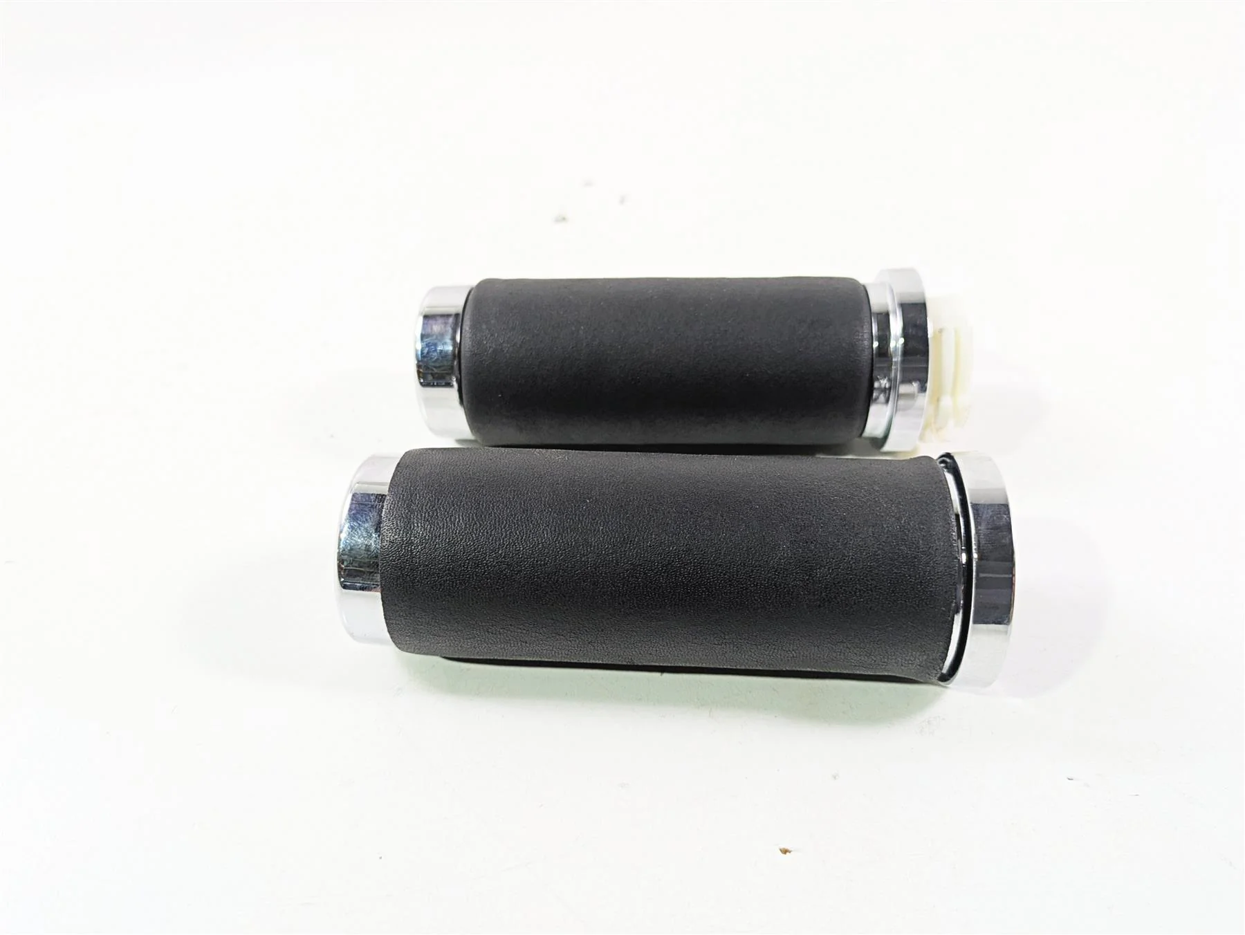 2008 Ultima Motorcycles Fat Bastard Left Right Hand Grip Set - Image 4