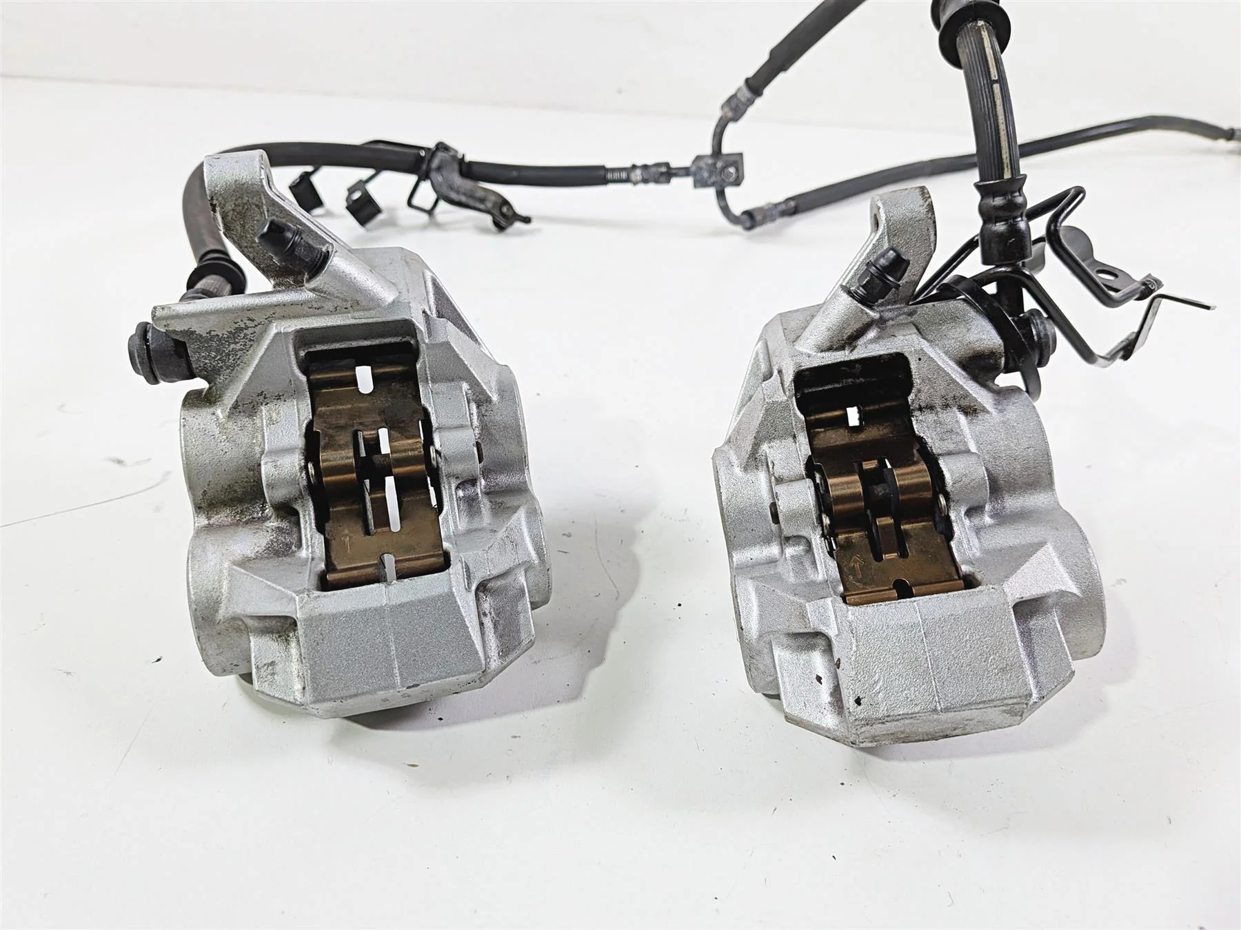 2008 Yamaha XV1900 Roadliner S Front Brake Caliper Set 1D7-2580T-00-00 - Image 12