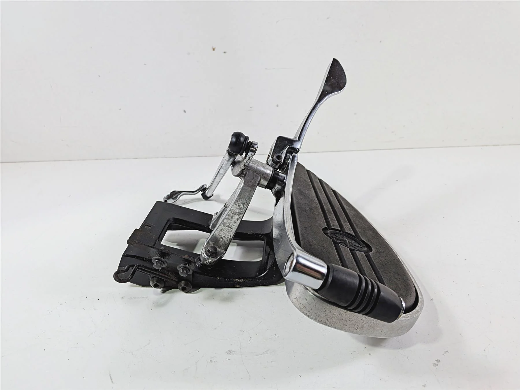 2008 Yamaha XV1900 Roadliner S Left Floorboard & Shifter 1D7-27410-00-00 - Image 5