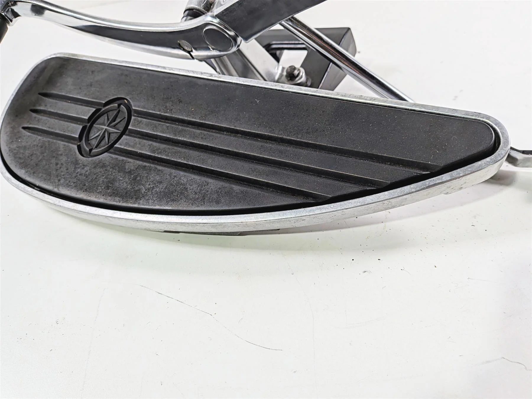 2008 Yamaha XV1900 Roadliner S Left Floorboard & Shifter 1D7-27410-00-00 - Image 8