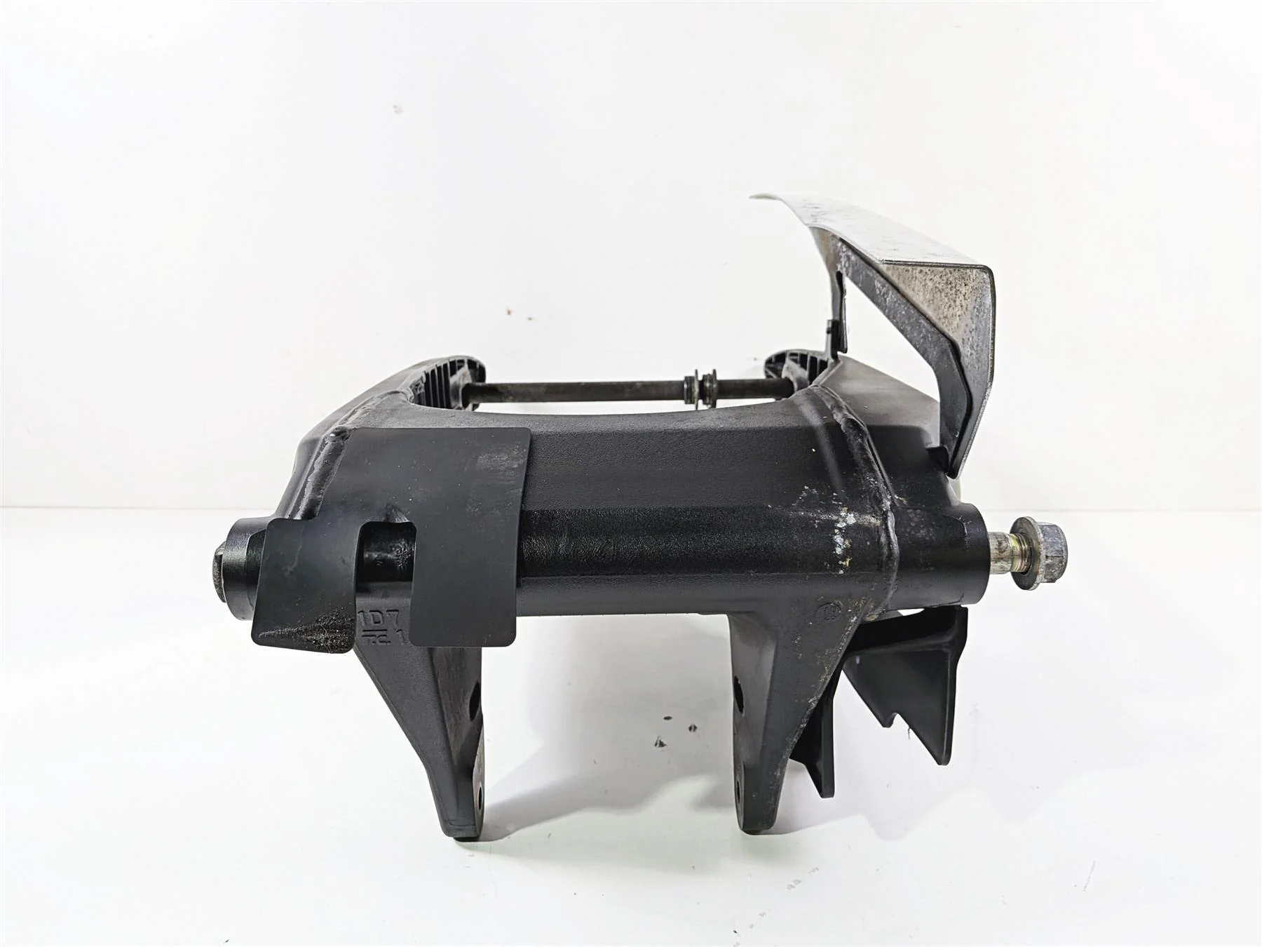 2008 Yamaha XV1900 Roadliner S Rear Swingarm + Guard & Axle 1D7-22110-01-00 - Image 5