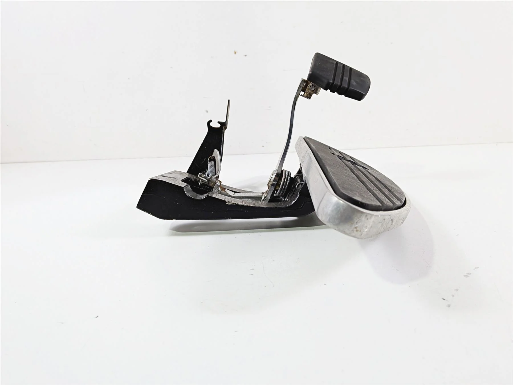 2008 Yamaha XV1900 Roadliner S Right Floor Board & Brake Pedal 1D7-27420-00-00 - Image 3