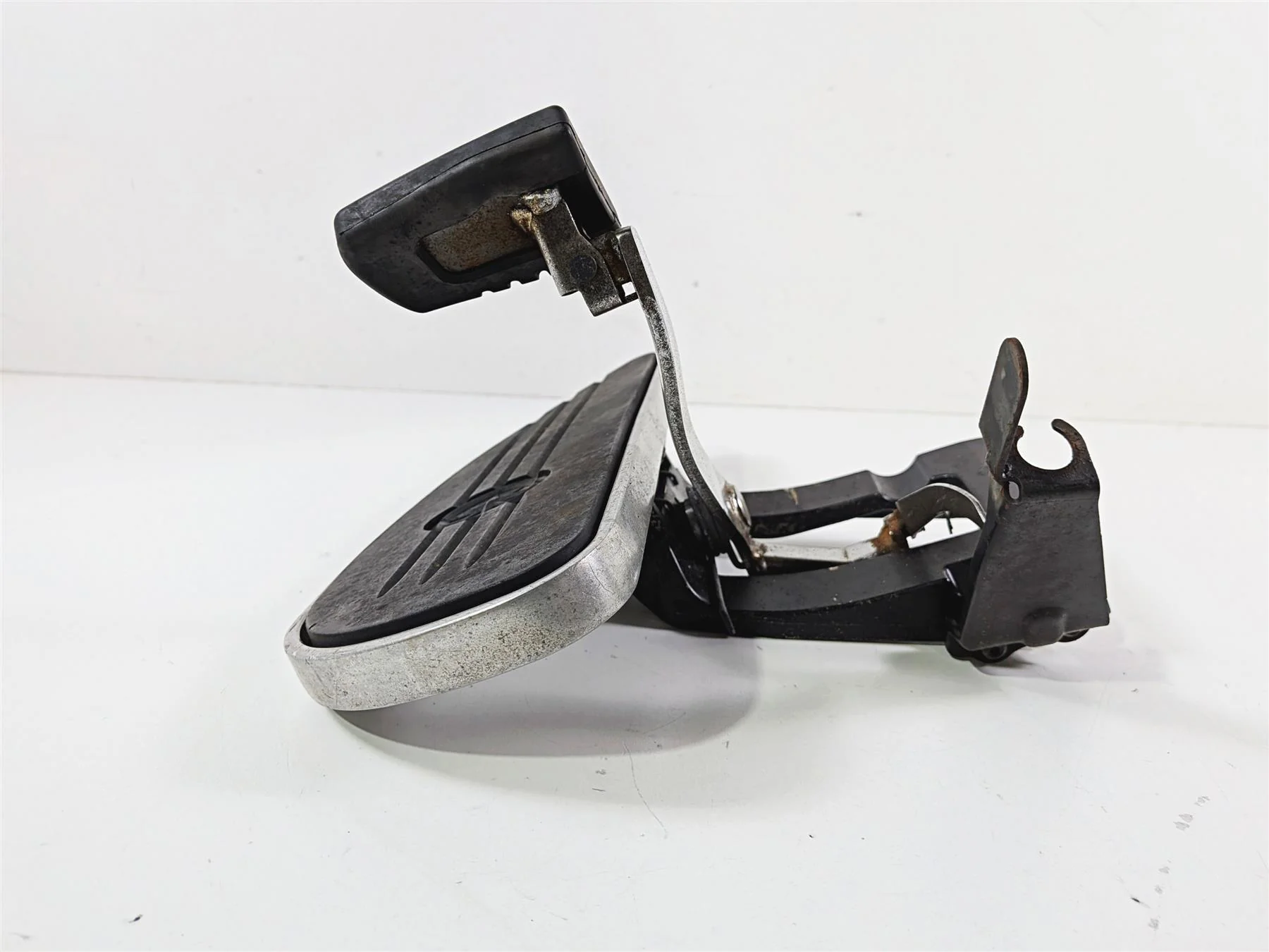 2008 Yamaha XV1900 Roadliner S Right Floor Board & Brake Pedal 1D7-27420-00-00 - Image 5