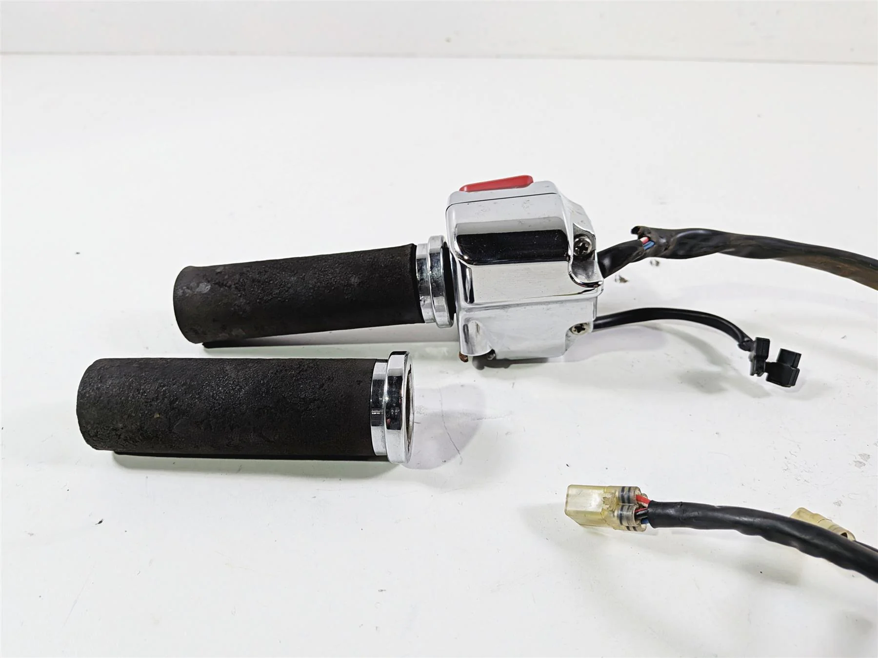 2008 Yamaha XV1900 Roadliner S Right Hand Control Switch 1D7-83973-00-00 - Image 4