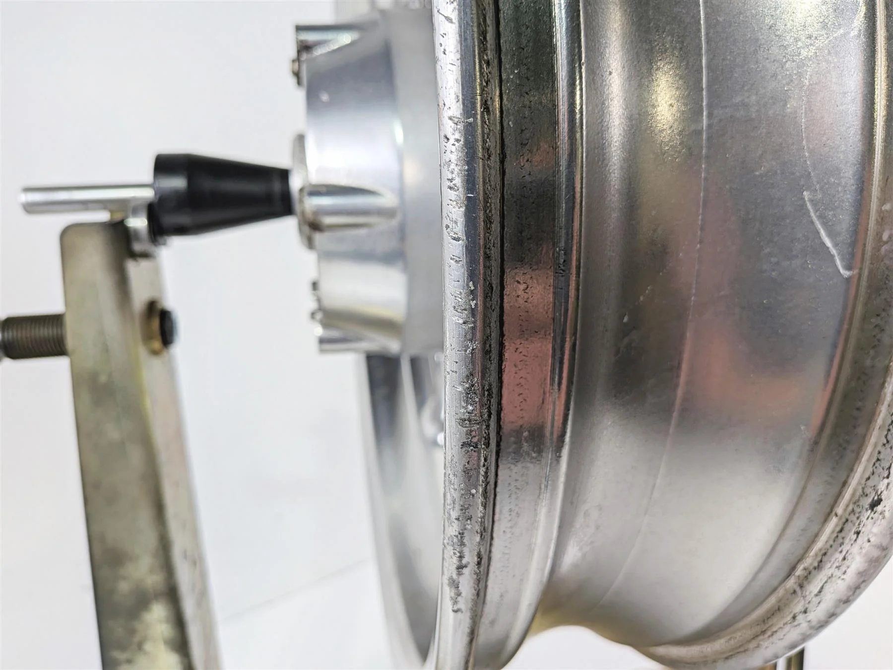 2008 Yamaha XV1900 Roadliner S Straight 18x4 Front Wheel Rim 1D7-25168-10-P0 - Image 9