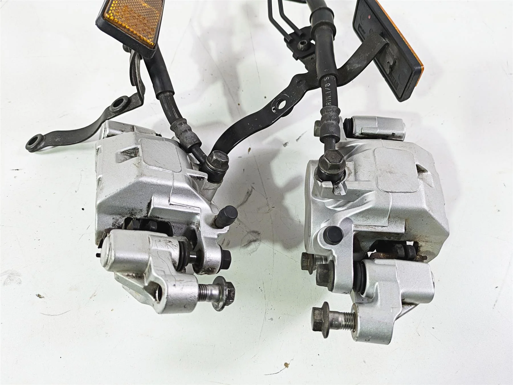 2008 Yamaha XVS1300 V-Star Tourer Front Brake Caliper Set 3D8-2580T-00-00 - Image 10