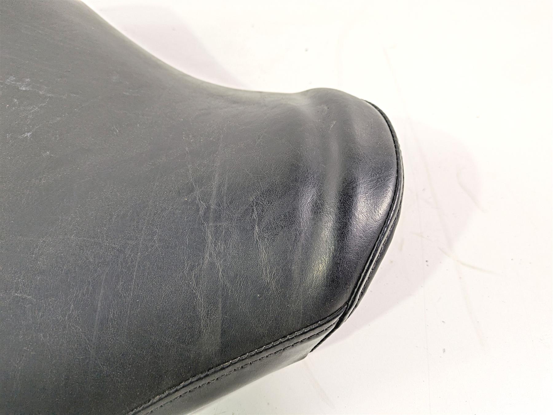 2008 Yamaha XVS1300 V-Star Tourer Front Rider Driver Seat Saddle 3D8-24710-00-00 - Image 6