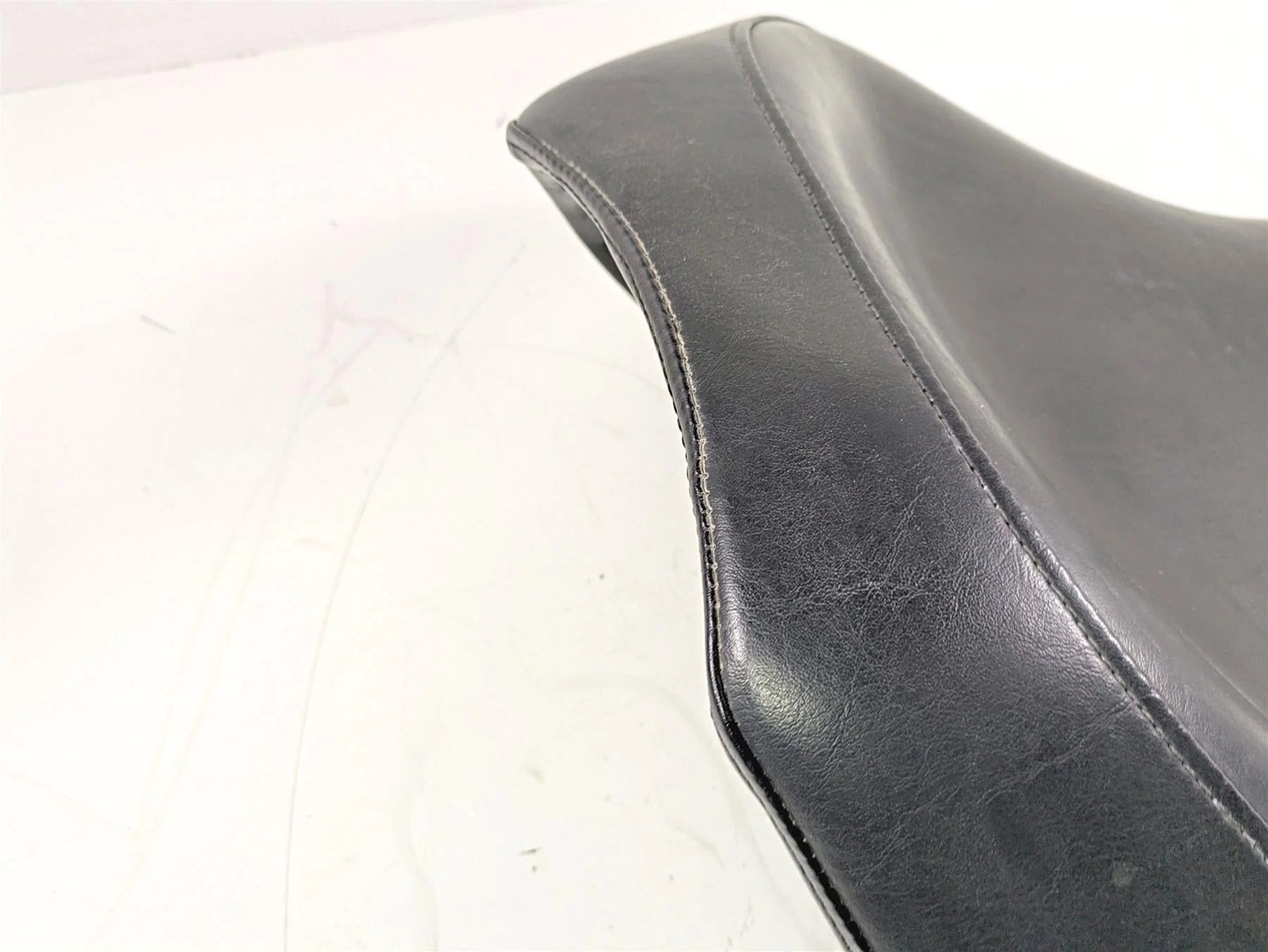 2008 Yamaha XVS1300 V-Star Tourer Front Rider Driver Seat Saddle 3D8-24710-00-00 - Image 7