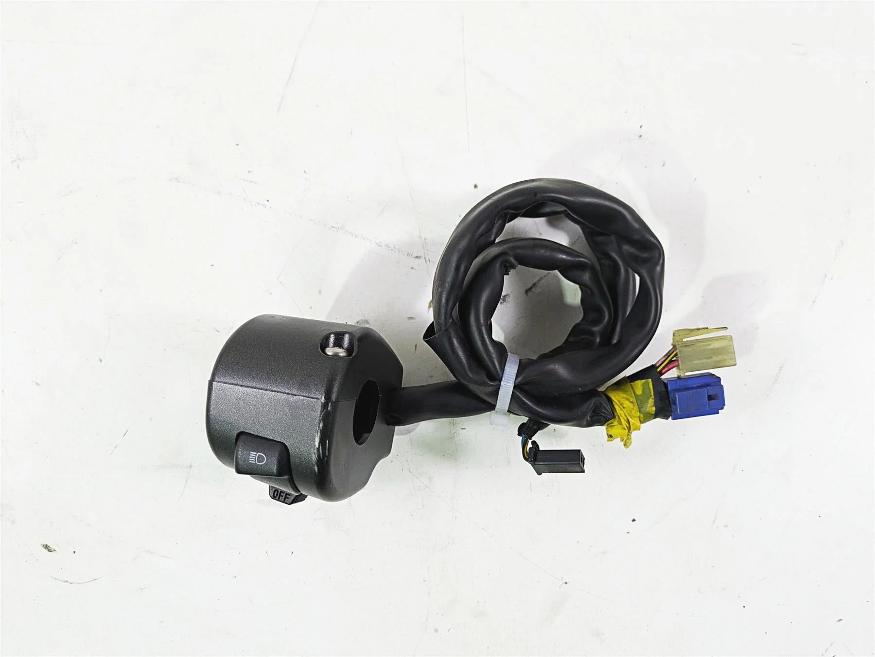 2008 Yamaha XVS1300 V-Star Tourer Left Hand Control Switch 3D8-83973-00-00 - Image 5