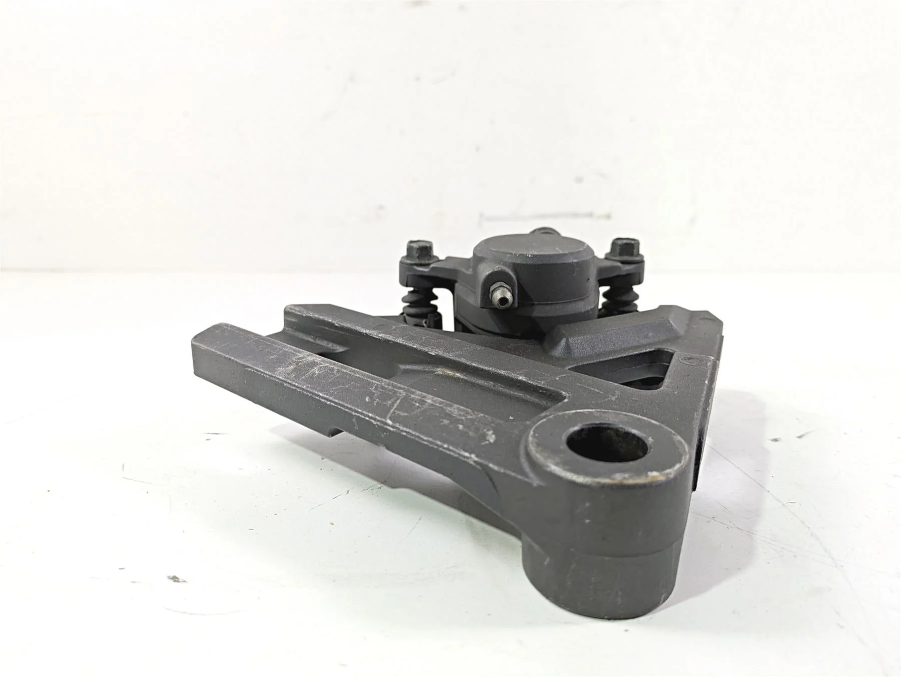 2008 Yamaha XVS1300 V-Star Tourer Rear Brake Caliper & Bracket 3D8-2580W-00-00 - Image 2