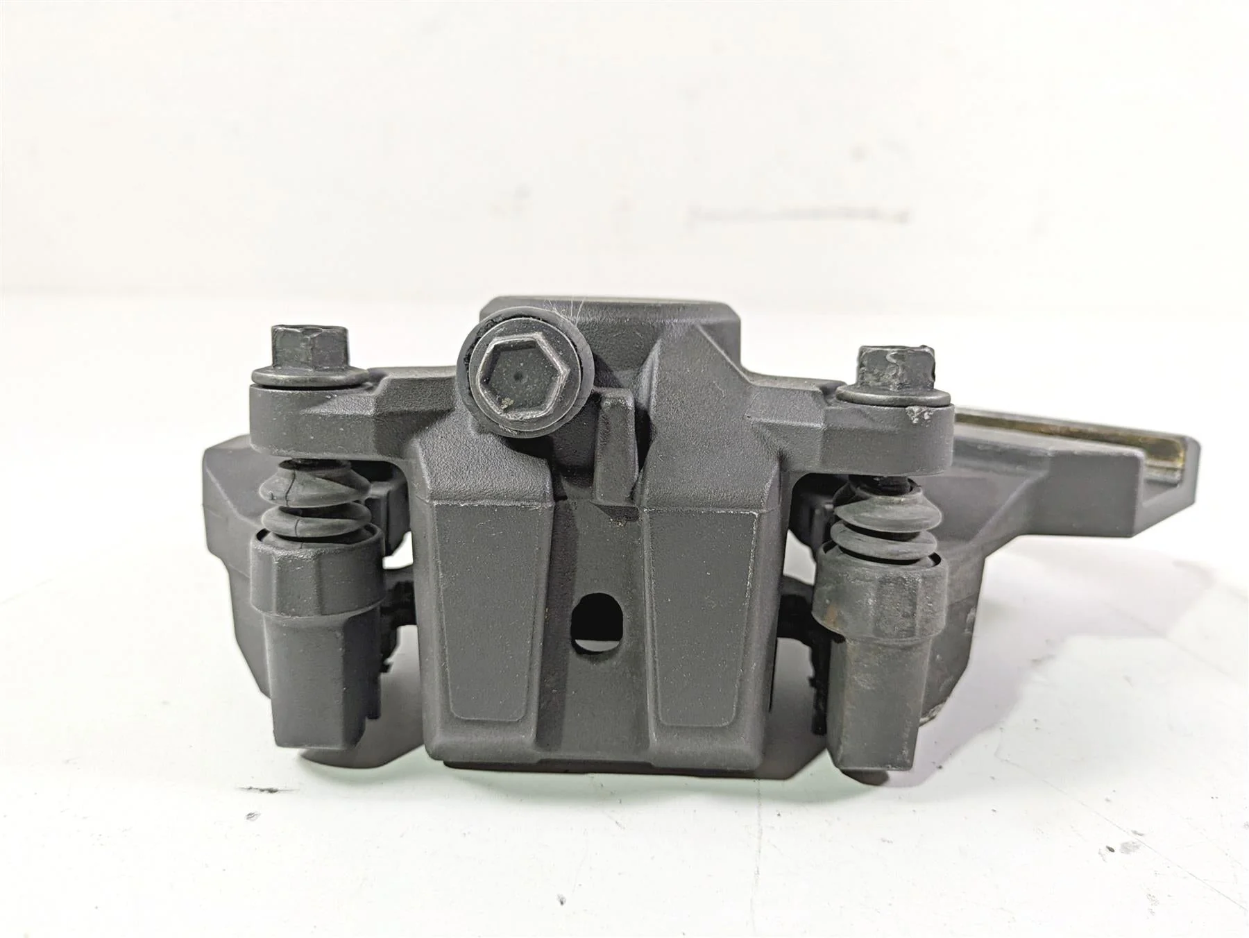 2008 Yamaha XVS1300 V-Star Tourer Rear Brake Caliper & Bracket 3D8-2580W-00-00 - Image 4