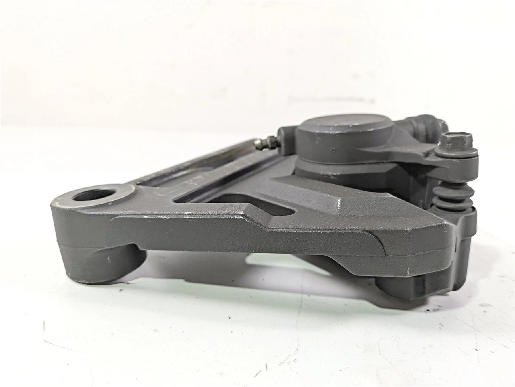 2008 Yamaha XVS1300 V-Star Tourer Rear Brake Caliper & Bracket 3D8-2580W-00-00 - Image 5