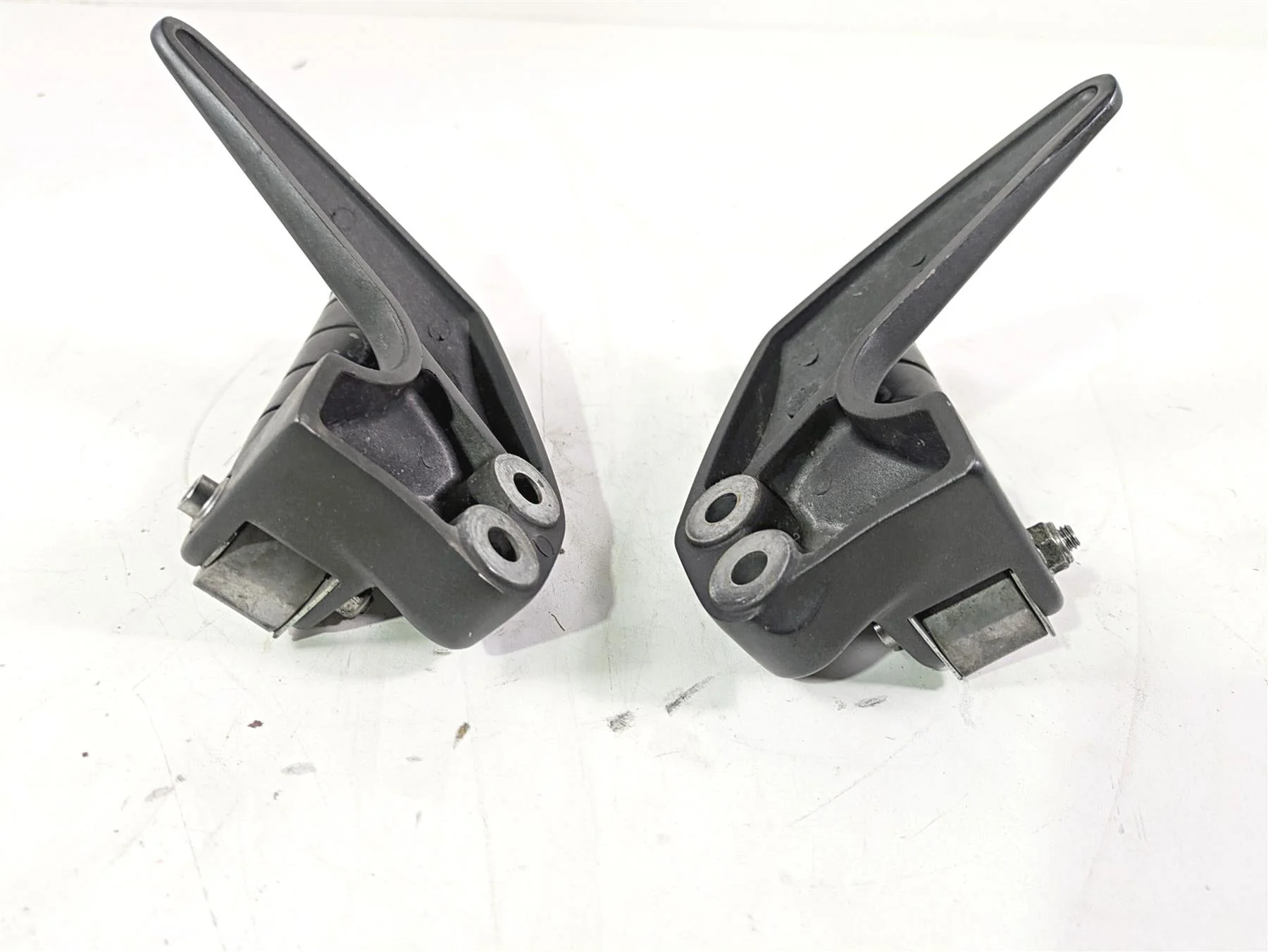 2008 Yamaha XVS1300 V-Star Tourer Rear Passenger Footpeg Set 3D8-27430-00-00 - Image 12