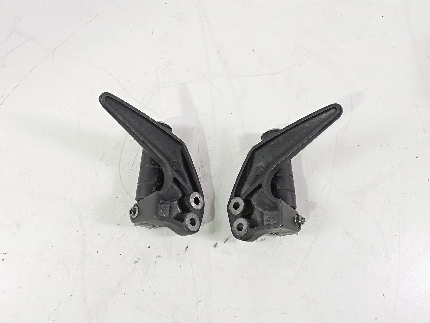 2008 Yamaha XVS1300 V-Star Tourer Rear Passenger Footpeg Set 3D8-27430-00-00 - Image 9