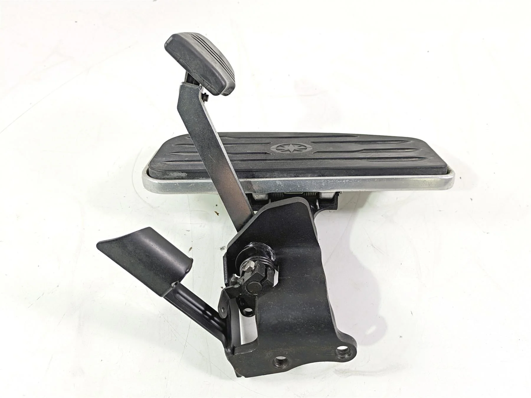 2008 Yamaha XVS1300 V-Star Tourer Right Floorboard Brake Pedal 3D8-27420-00-00 - Image 4