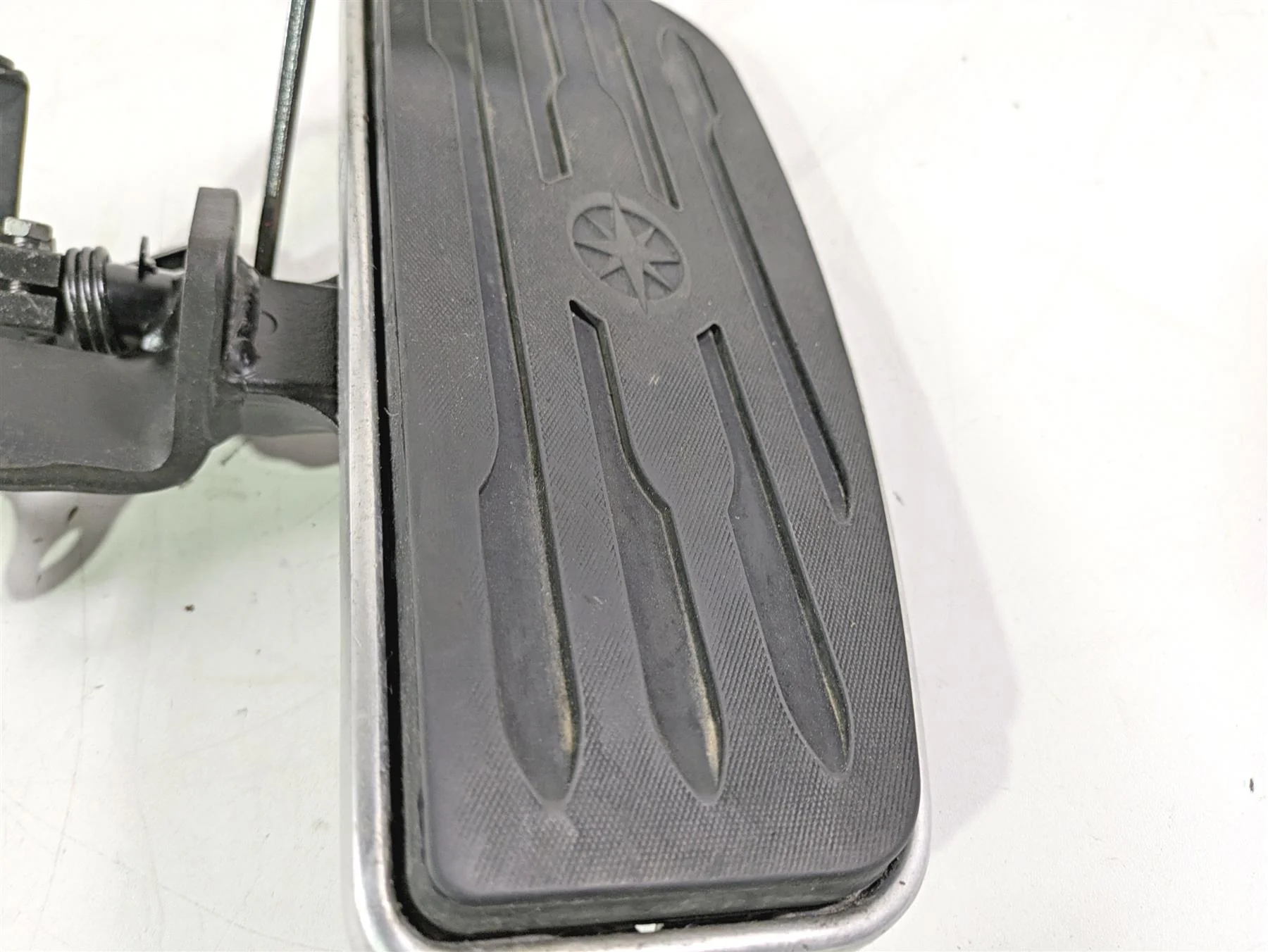 2008 Yamaha XVS1300 V-Star Tourer Right Floorboard Brake Pedal 3D8-27420-00-00 - Image 5