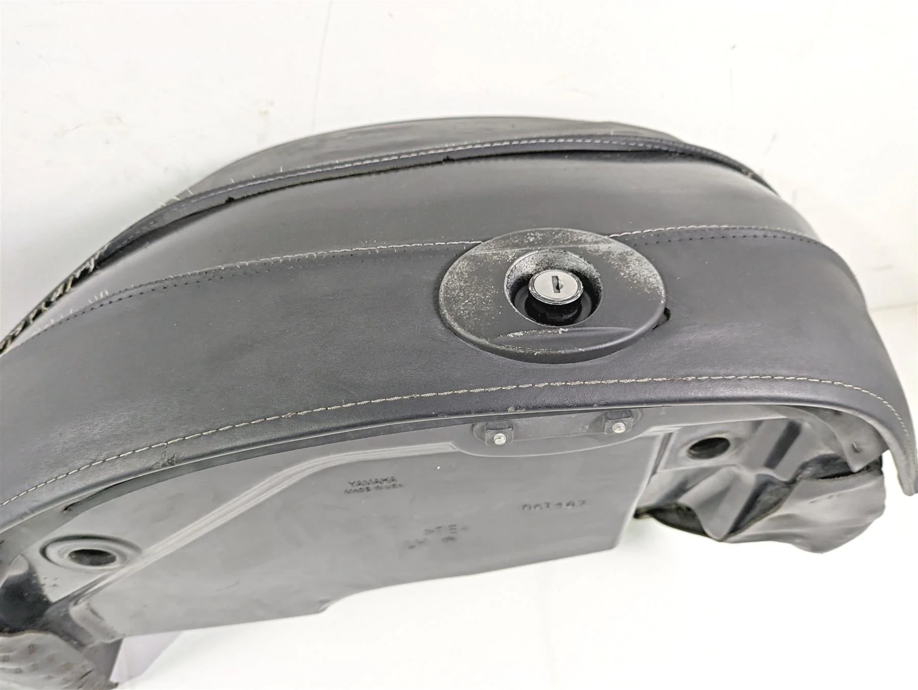 2008 Yamaha XVS1300 V-Star Tourer Saddlebag Set 5S6-F8440-00-00 5S6-F8430-00-00 - Image 9