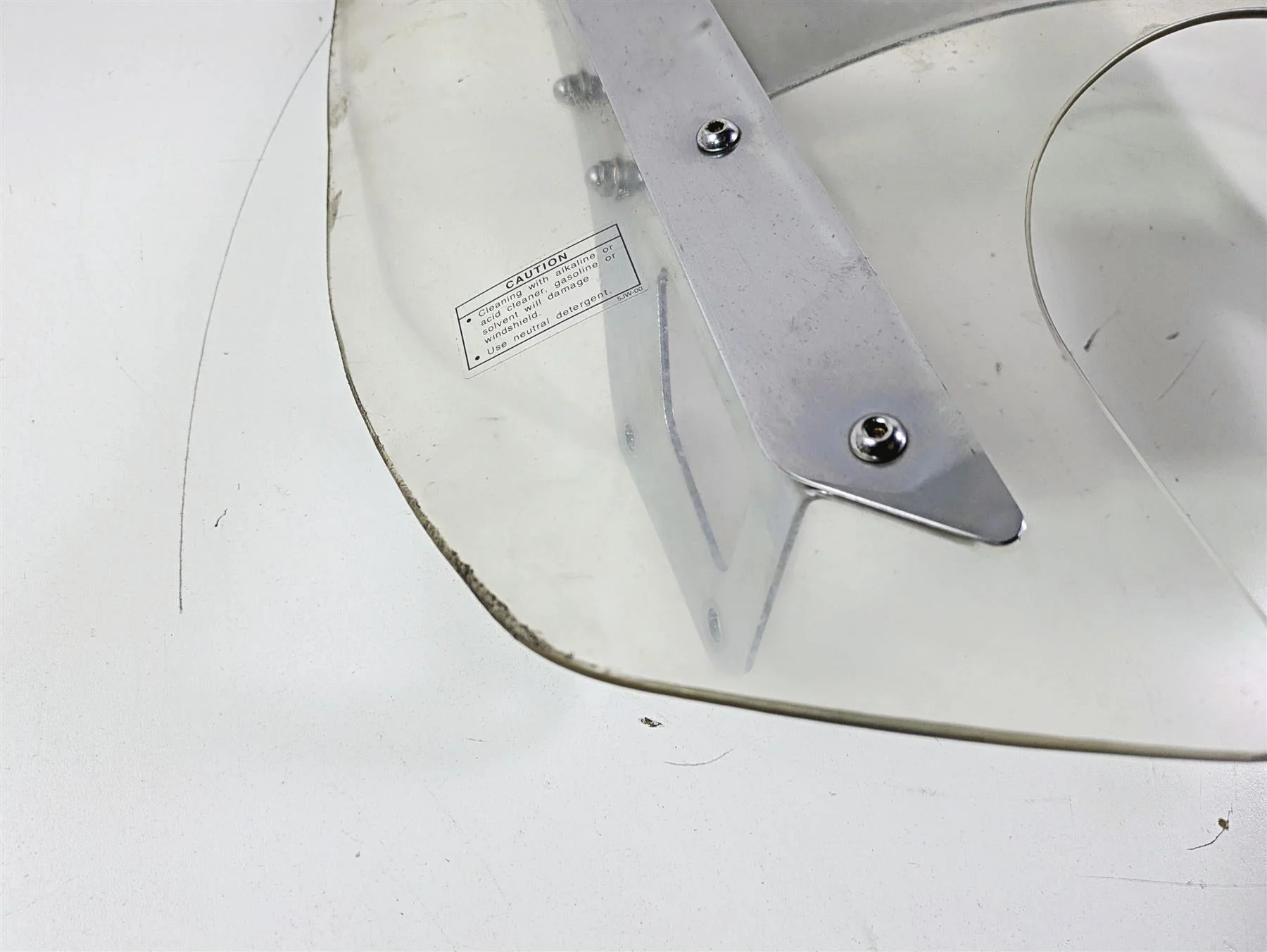 2008 Yamaha XVS1300 V-Star Tourer Wind Shield Screen & Mounts 3D8-F83H0-V0-00 - Image 8