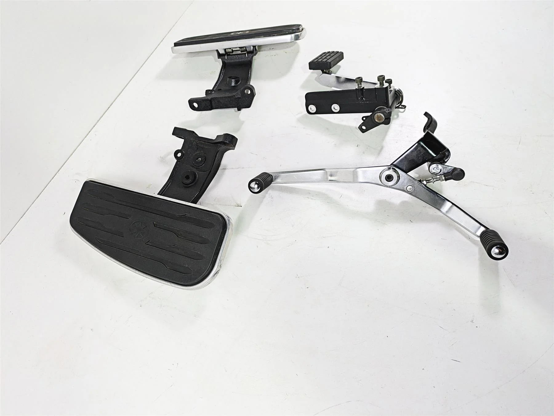 2008 Yamaha XVZ1300 Royal Star Front Floorboard Shifter Brake Pedal 4XY-27410-10 - Image 3