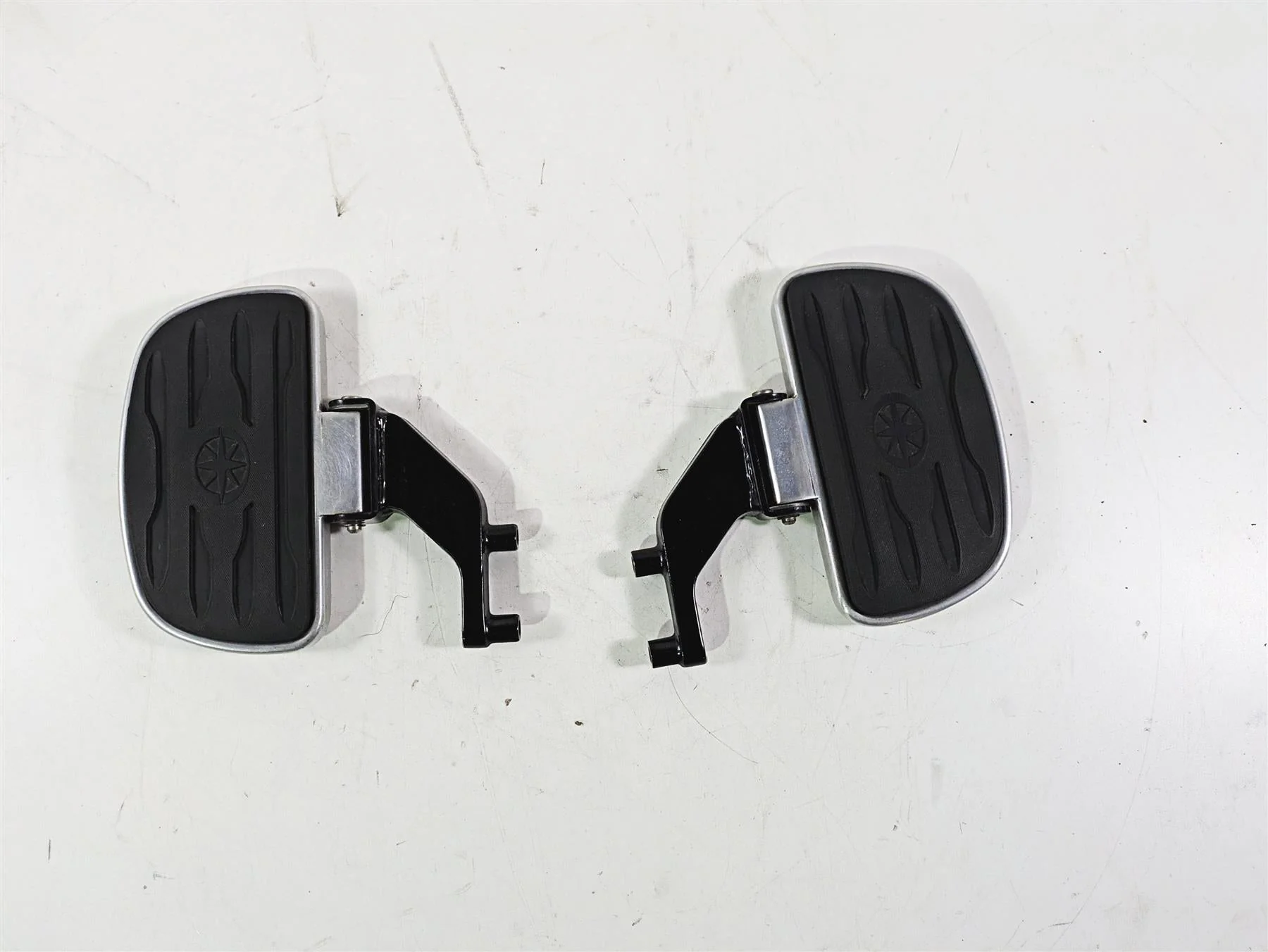 2008 Yamaha XVZ1300 Royal Star Rear Passenger Floorboard Set 4XY-27440-00-00 - Image 4