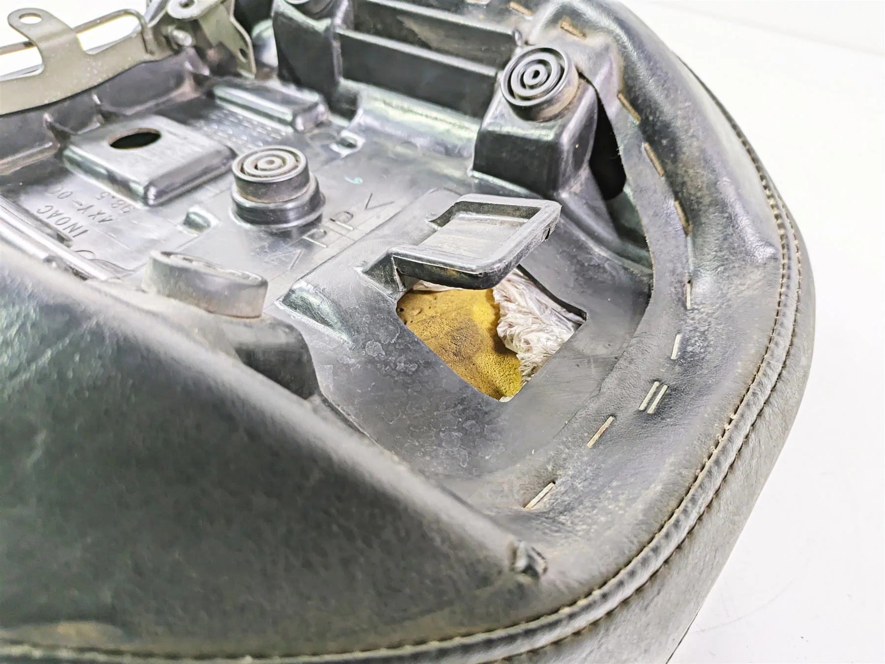 2008 Yamaha XVZ1300 Royal Star Rear Passenger Seat Saddle 4XY-24750-10-00 - Image 10