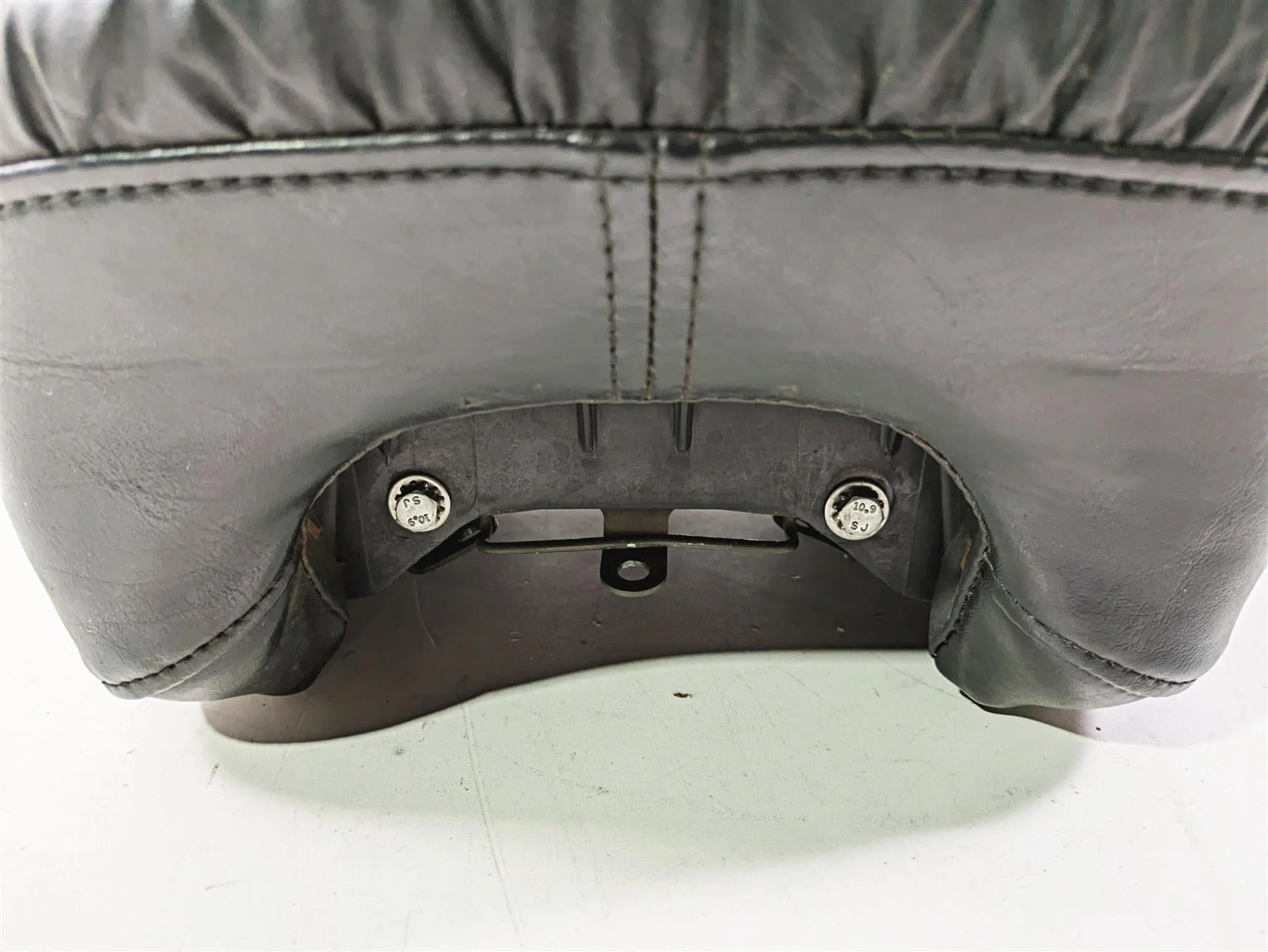2008 Yamaha XVZ1300 Royal Star Rear Passenger Seat Saddle 4XY-24750-10-00 - Image 7
